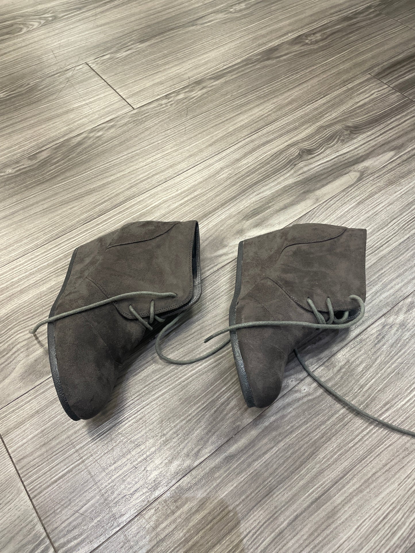 Boots Ankle Heels By Clothes Mentor In Brown, Size: 9