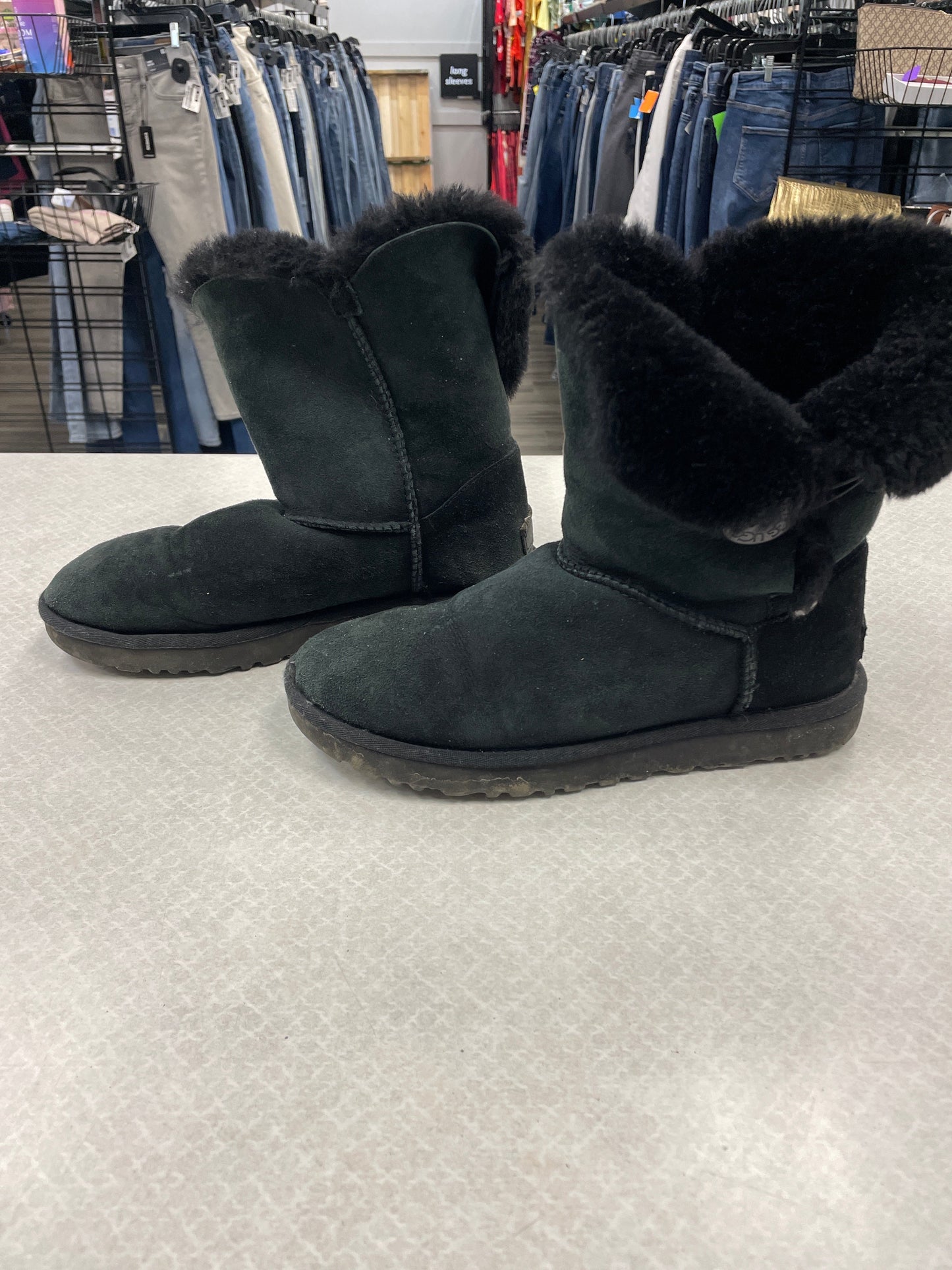 Boots Snow By Ugg Size: 8