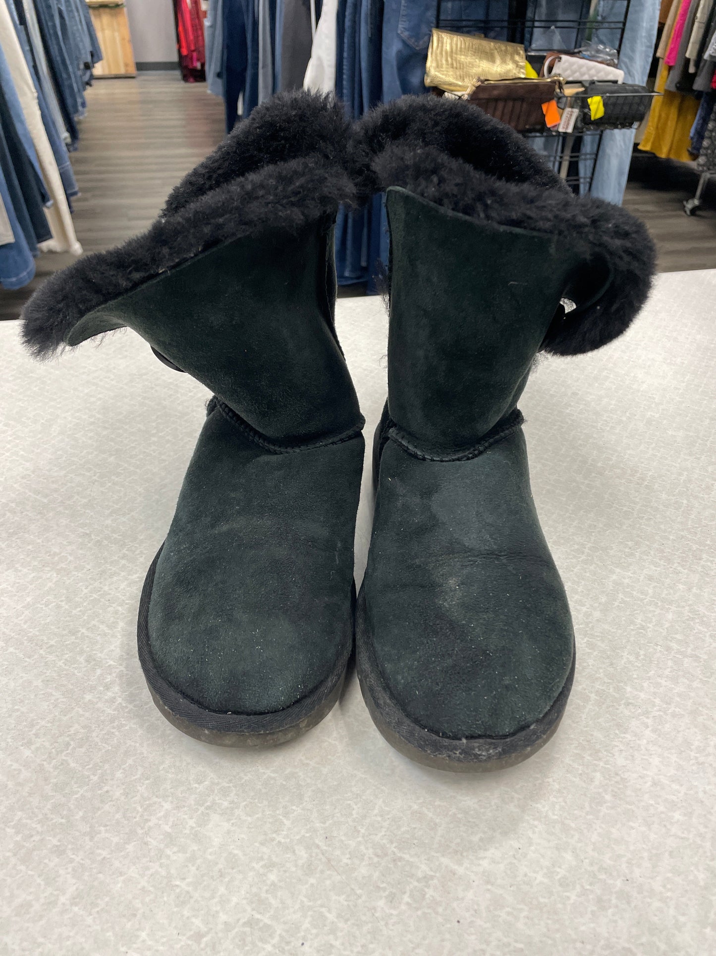 Boots Snow By Ugg Size: 8