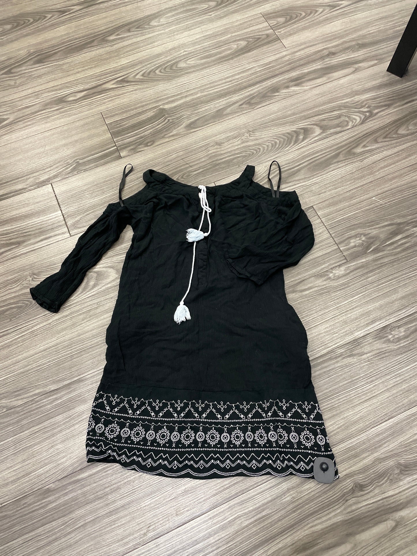 Dress Casual Short By Knox Rose Size: Xs