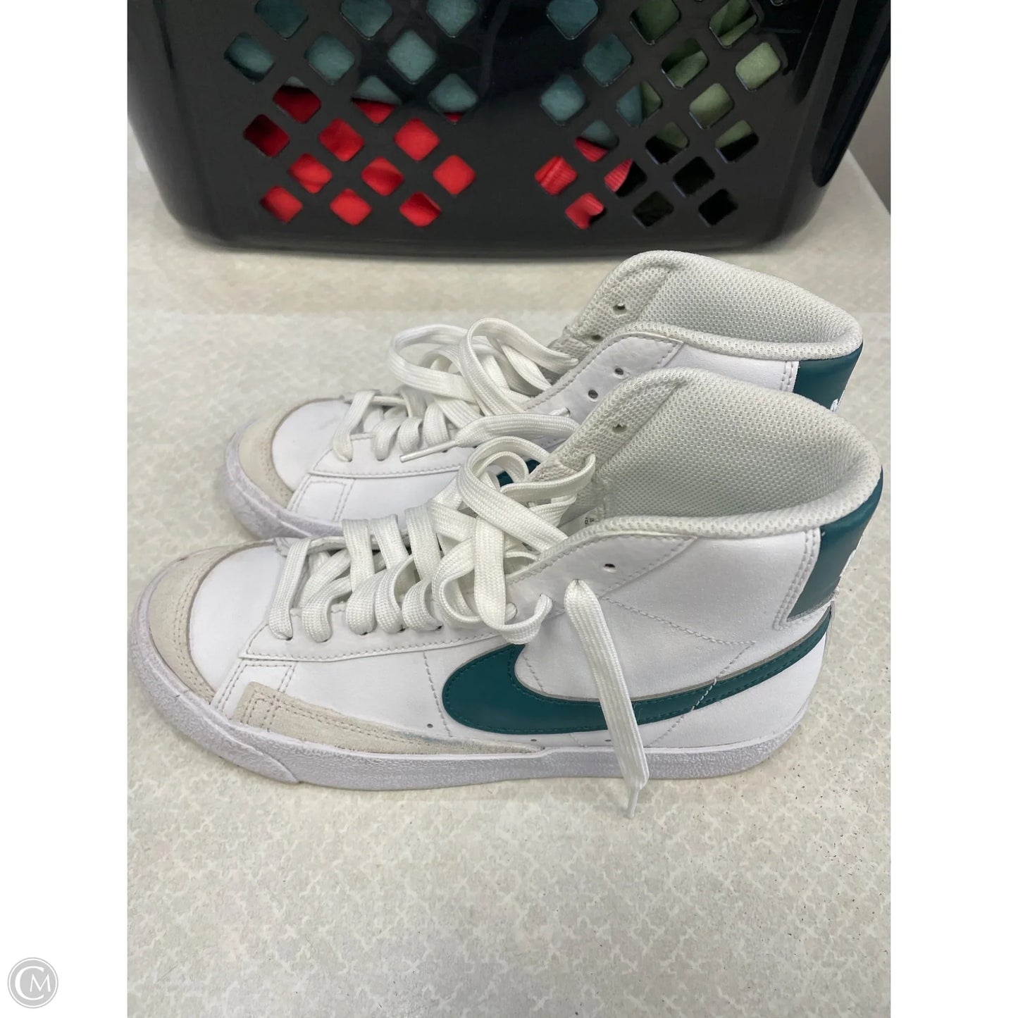 Shoes Sneakers By Nike In Green & White, Size: 6