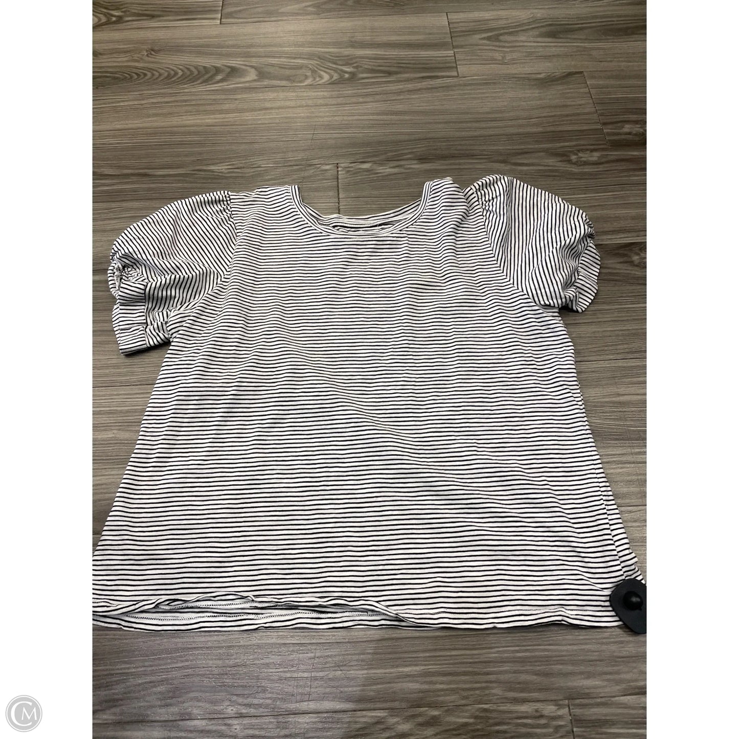 Top Short Sleeve By Maurices In Striped Pattern, Size: L