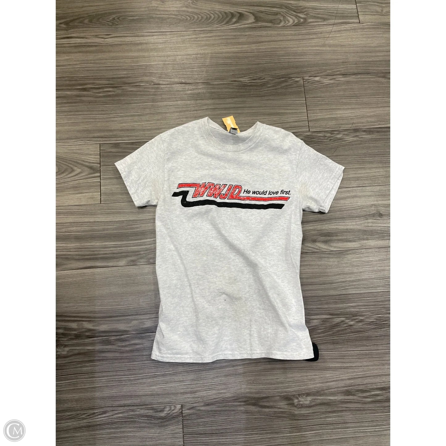 Top Short Sleeve By Gildan In Grey, Size: S