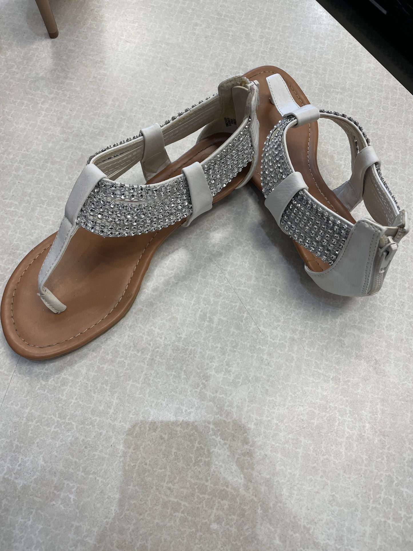 Sandals Flip Flops By Clothes Mentor Size: 6.5