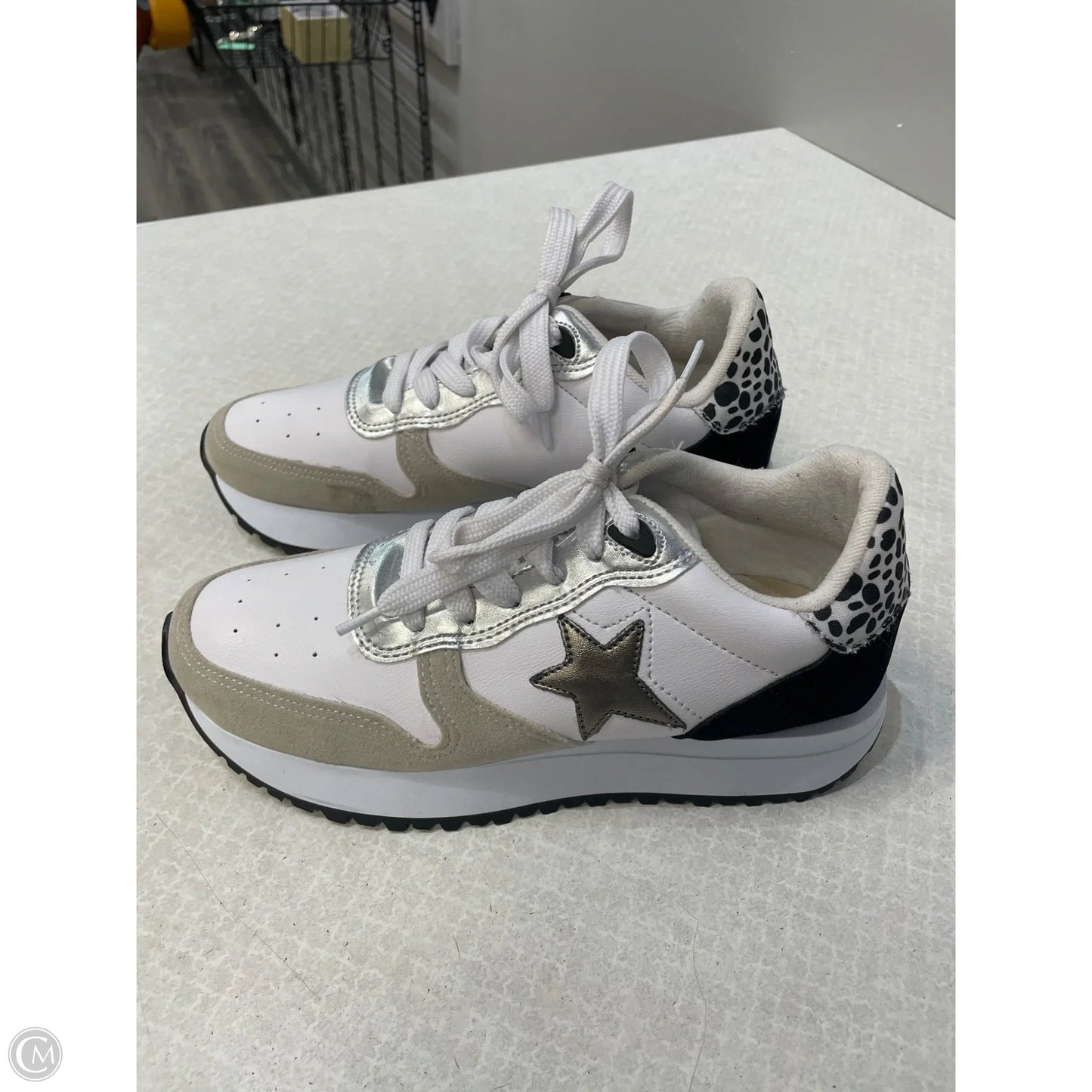 Shoes Athletic By Cmc In Black & White, Size: 7