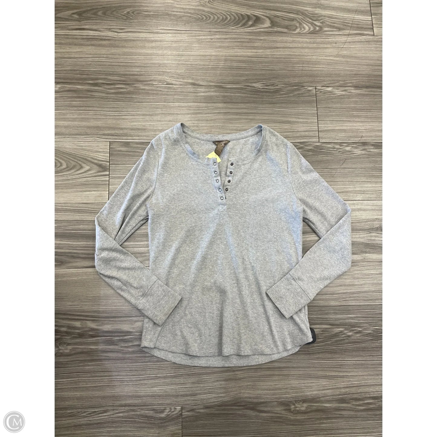 Top Long Sleeve By Clothes Mentor In Grey, Size: Medium