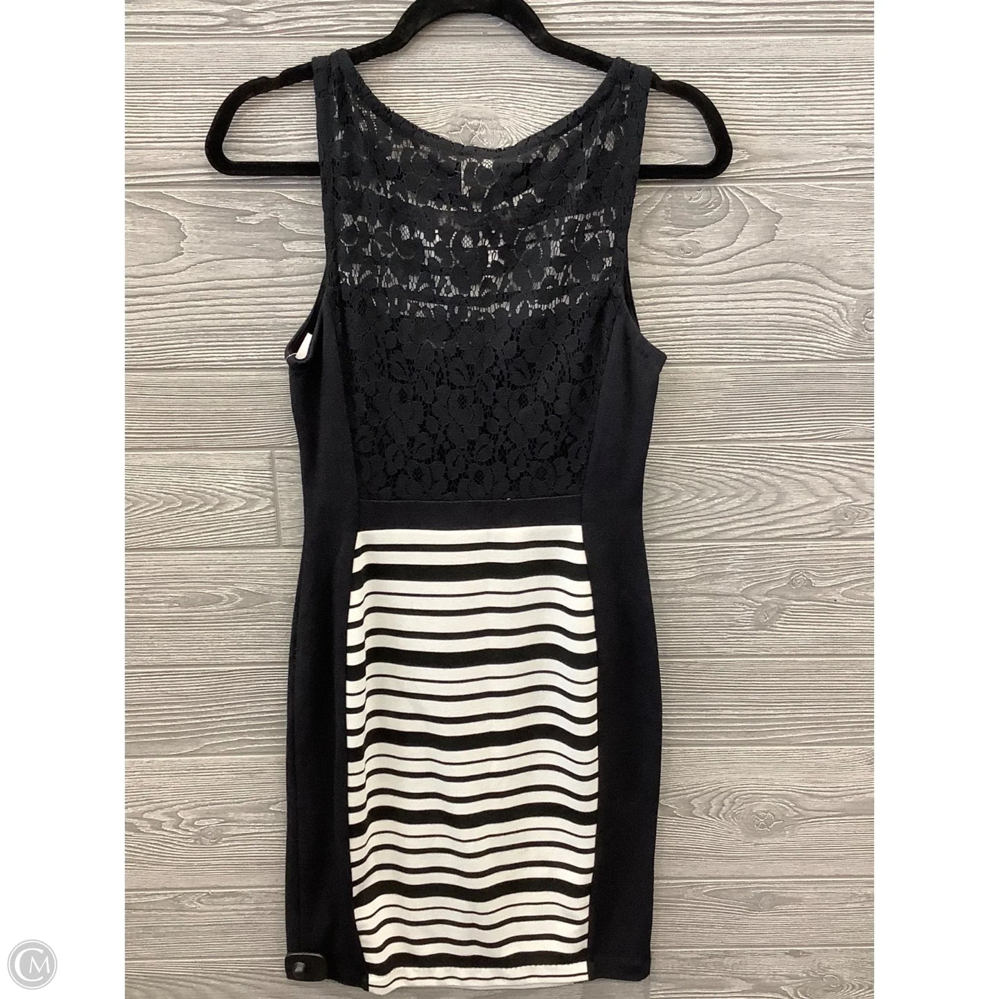 Dress Casual Short By Weston Wear In Black & White, Size: M