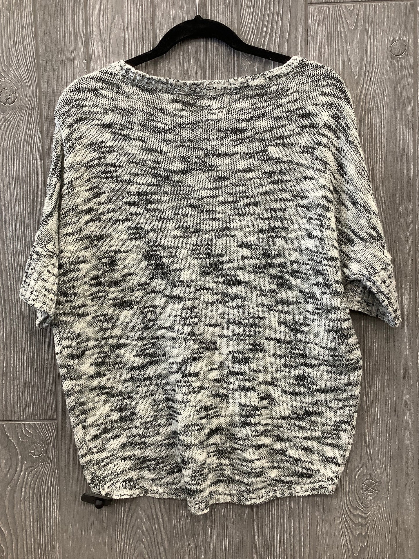 Top Short Sleeve By Eyelash In Grey, Size: S