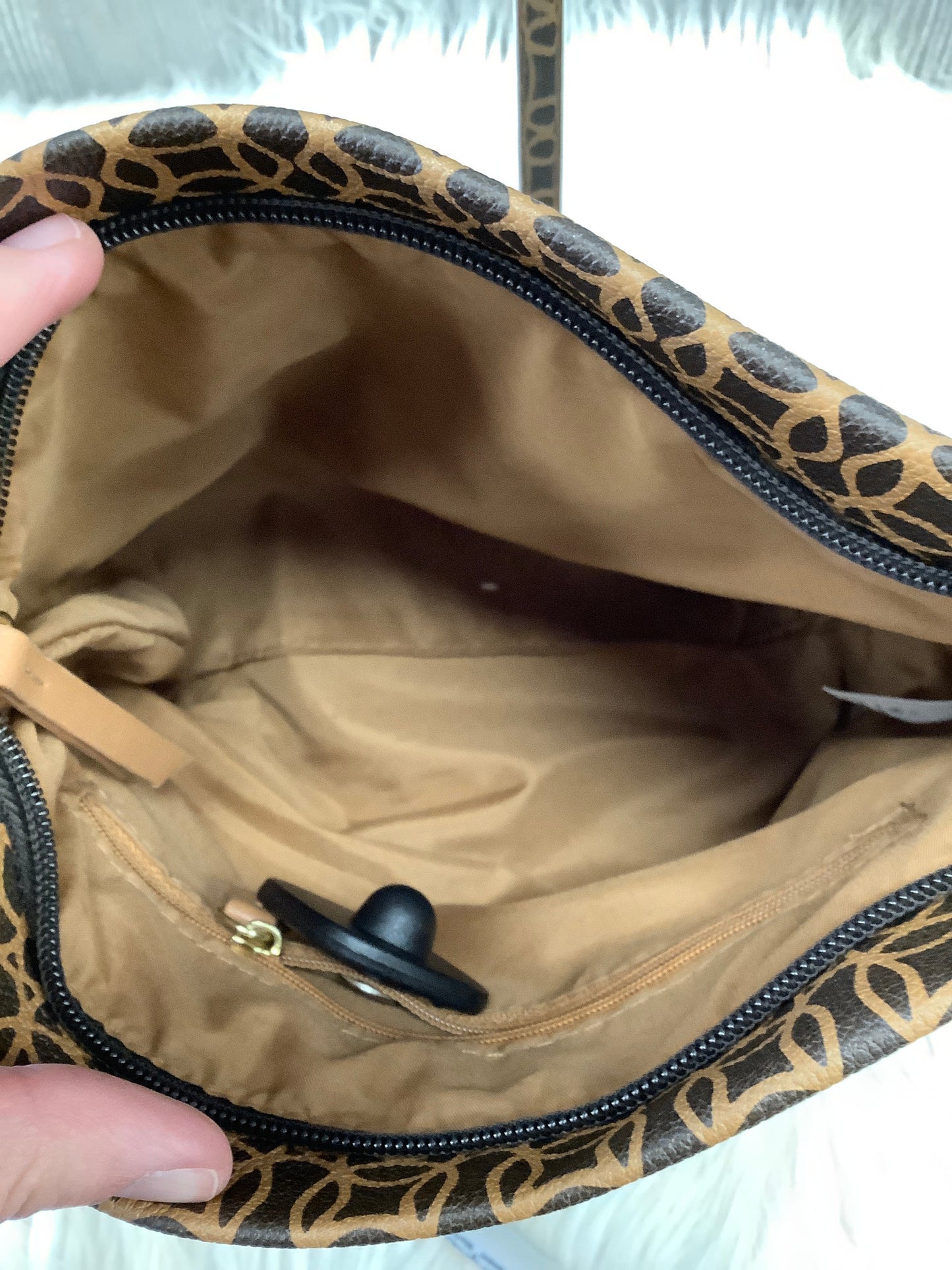 Handbag By Clothes Mentor, Size: Medium