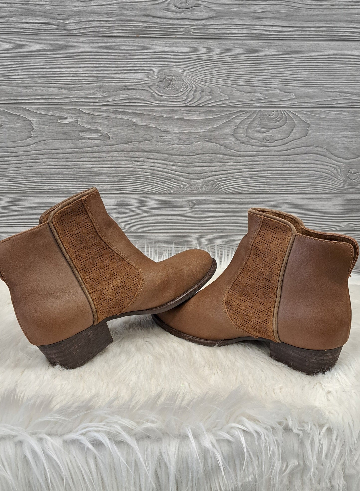 Boots Ankle Flats By Emu In Brown, Size: 10