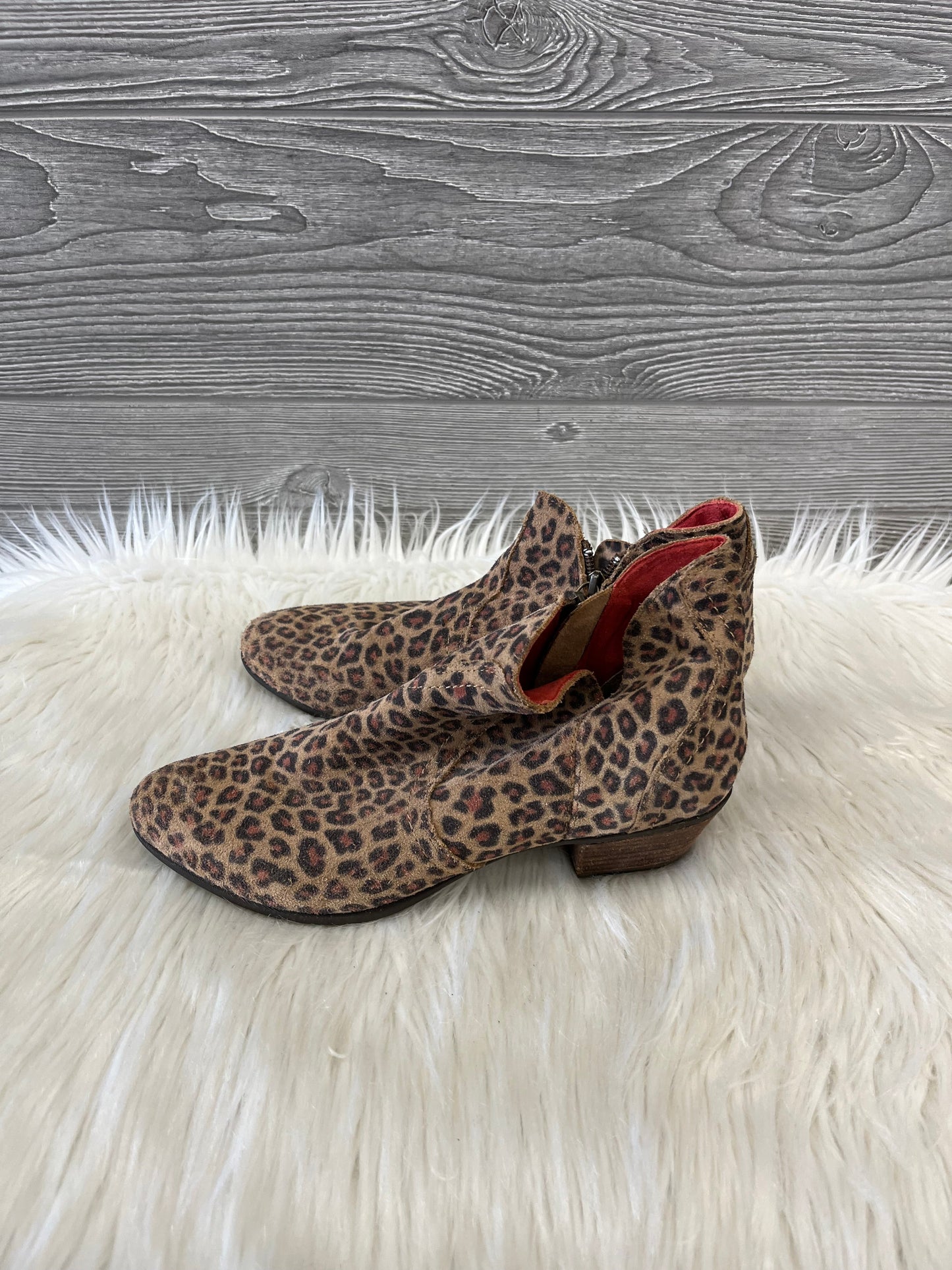 Boots Ankle Flats By Ariat Size: 8.5