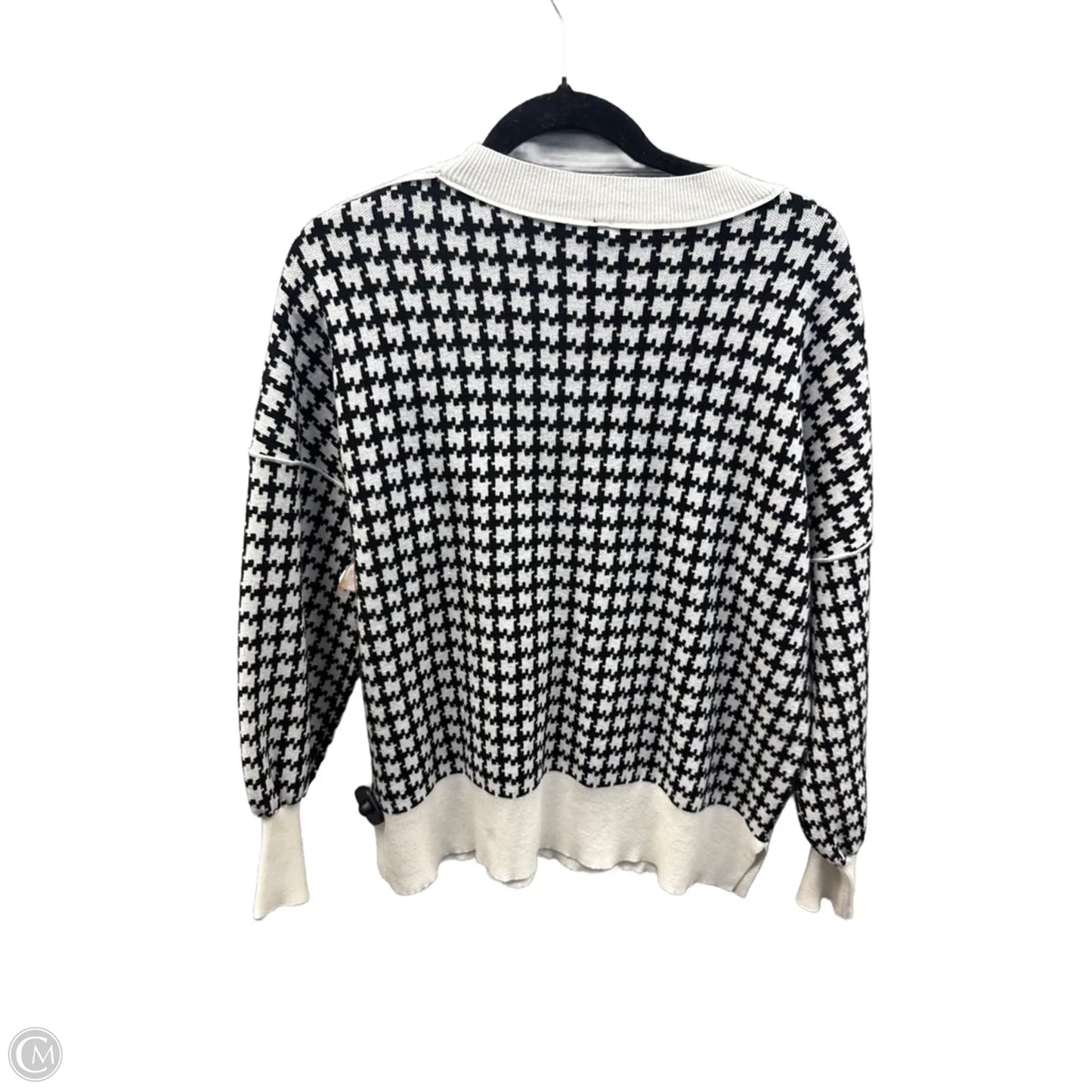 Sweater By Clothes Mentor In Black & White, Size: M