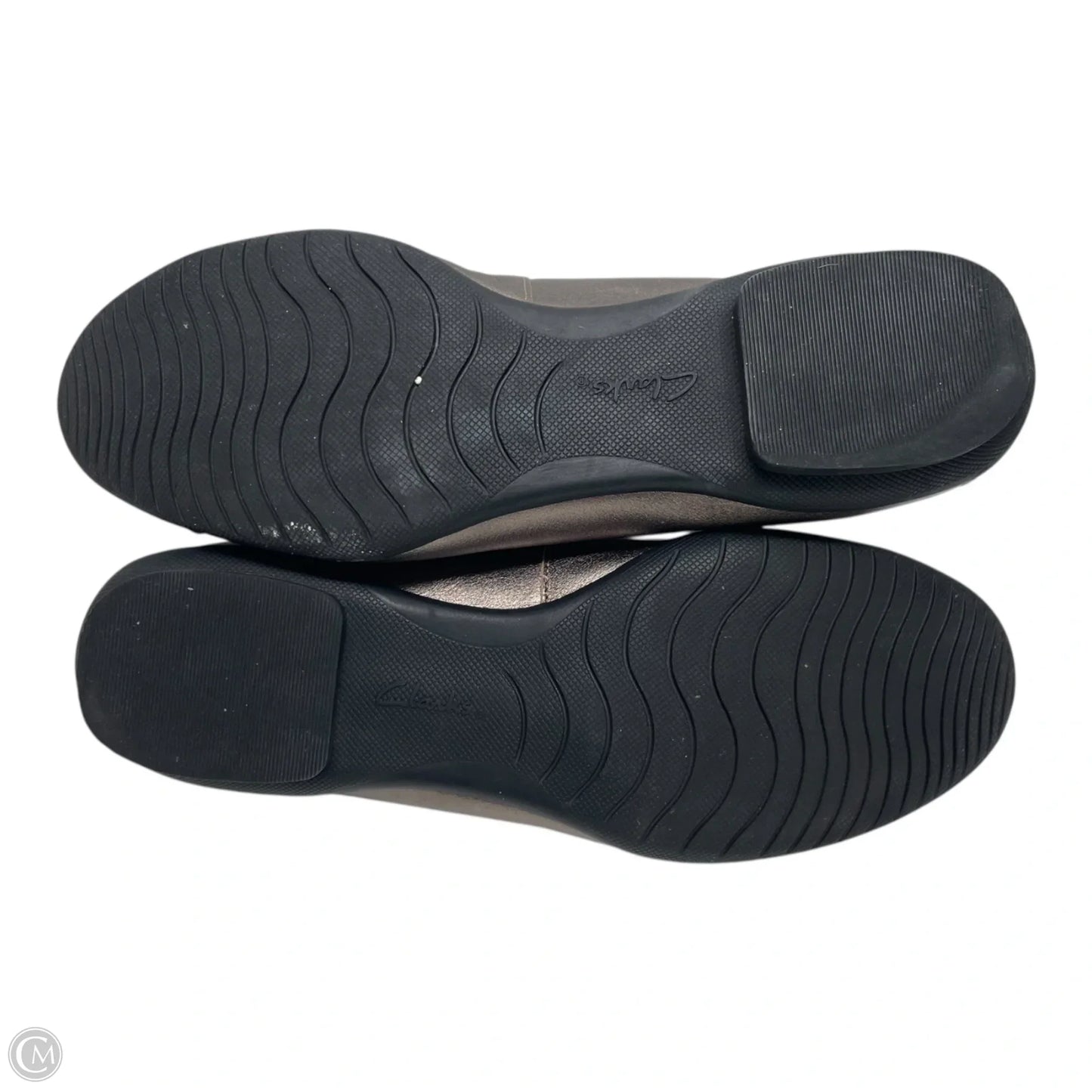 Shoes Flats By Clarks In Silver, Size: 8