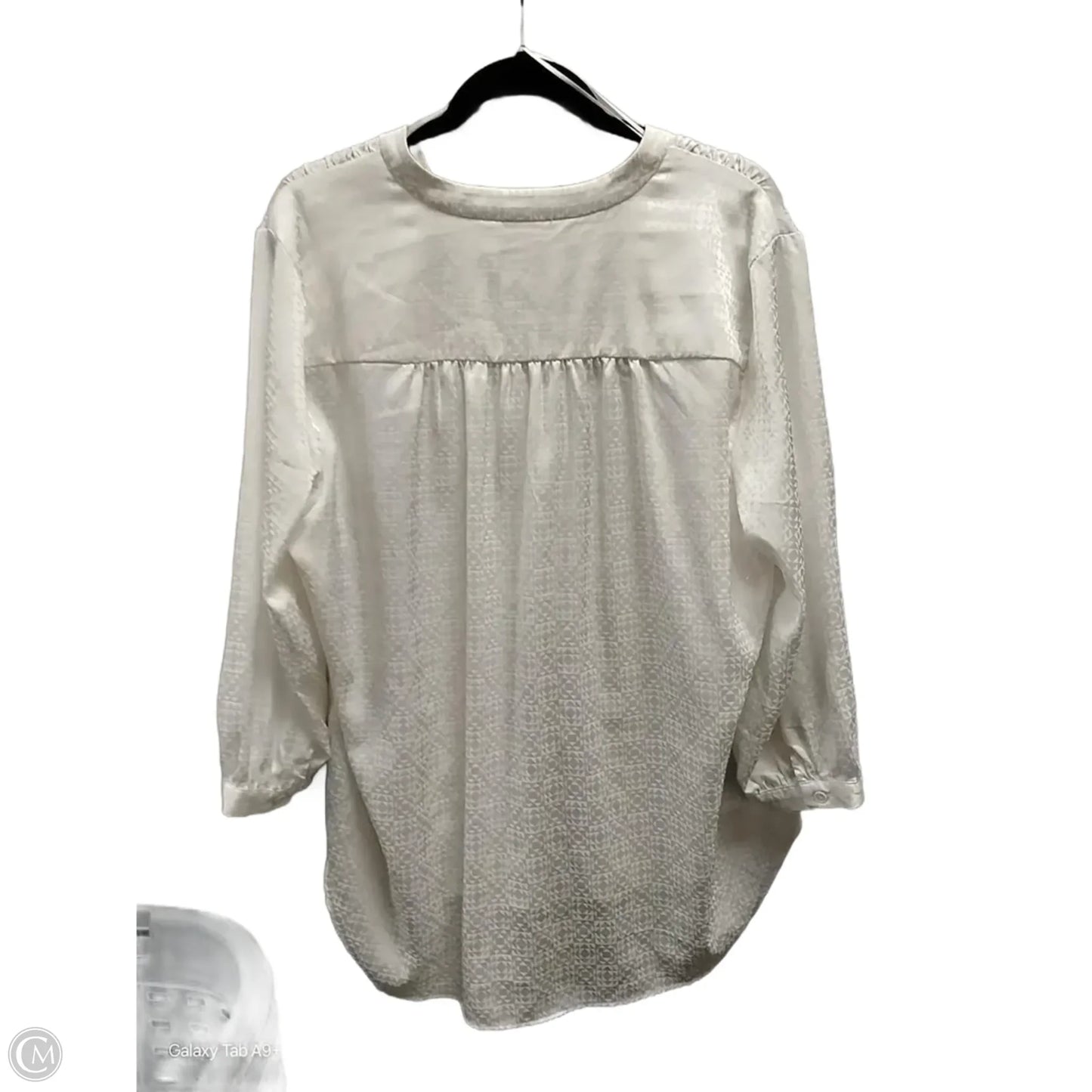 Top Long Sleeve By Vince Camuto In White, Size: 2x