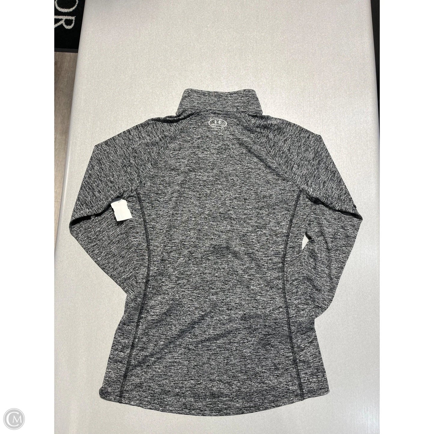 Athletic Top Long Sleeve Collar By Under Armour In Black & Grey, Size: M