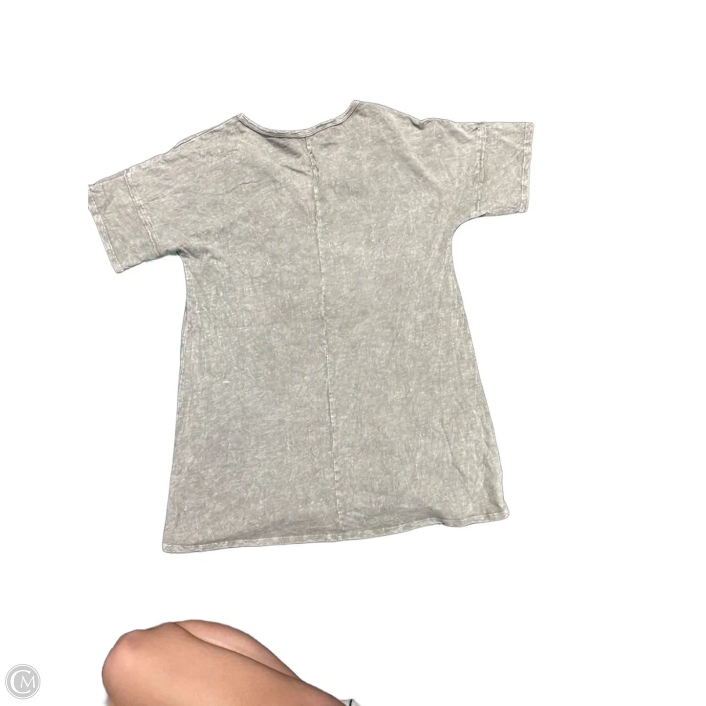 Top Short Sleeve By Cmc In Grey, Size: L