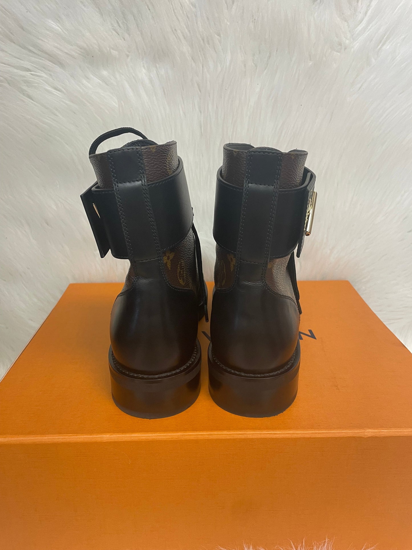 BOOTS LUXURY DESIGNER by LOUIS VUITTON In BLACK & BROWN, Size: 7.5