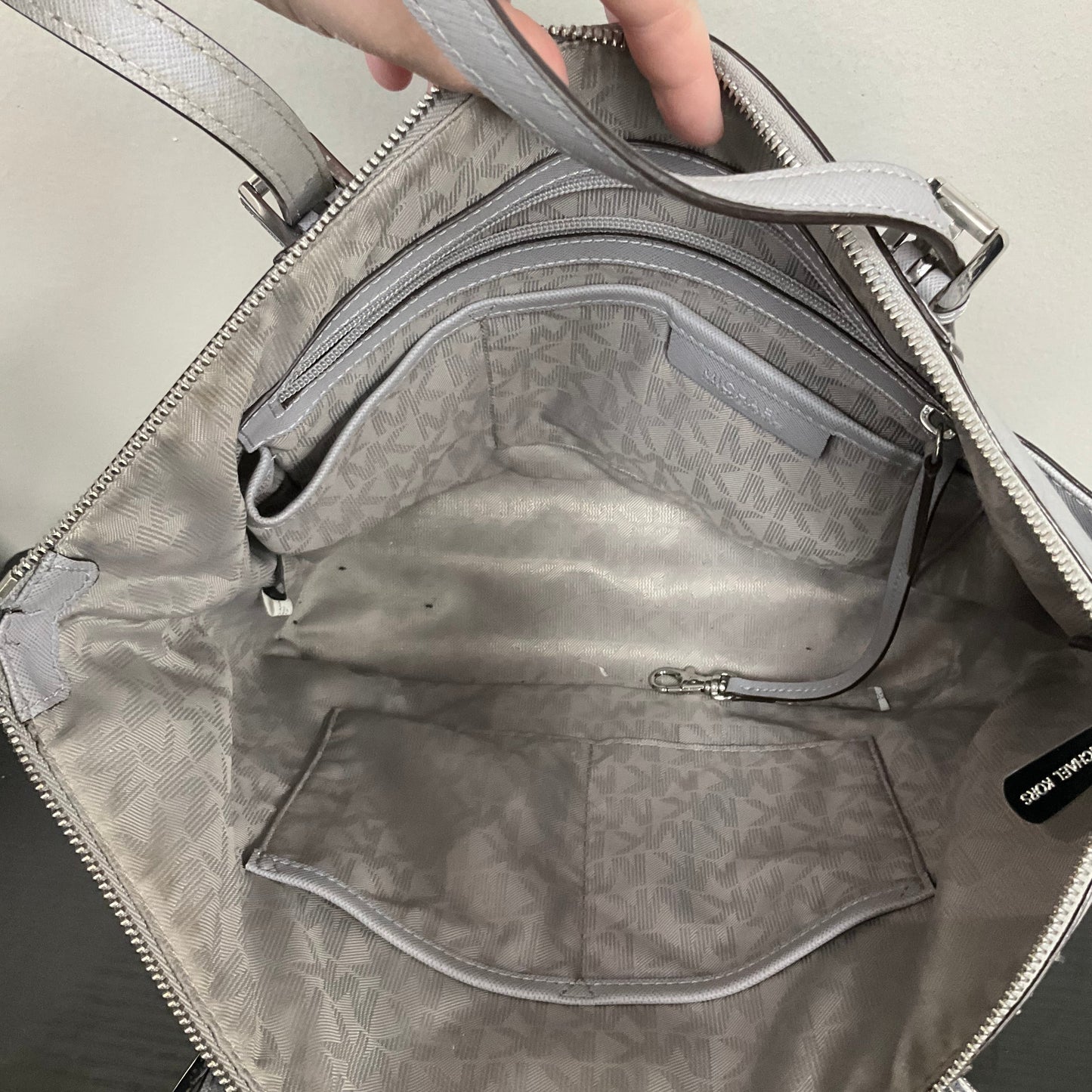 Handbag Designer By Michael Kors In Grey, Size:Medium