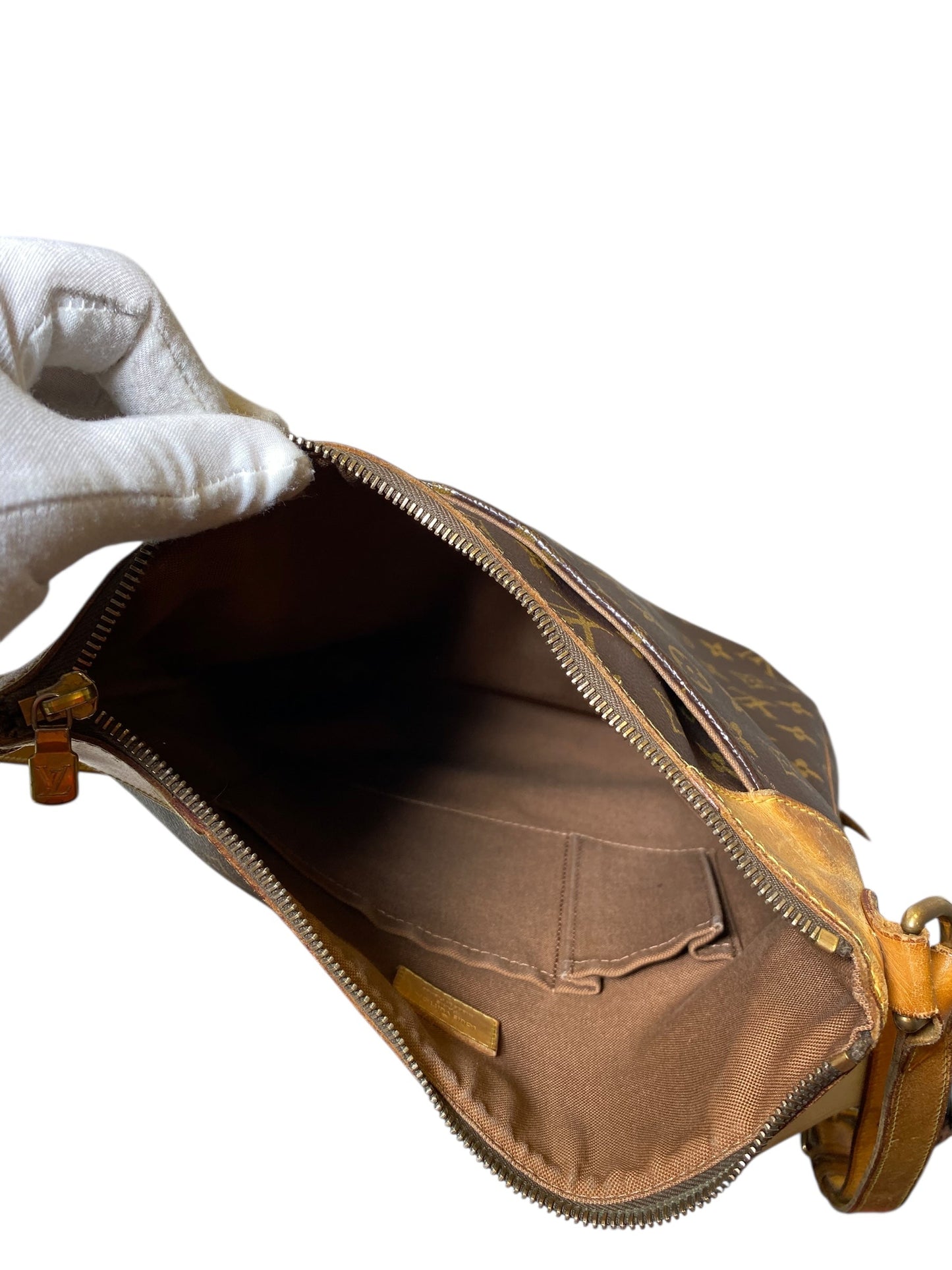 Crossbody Luxury Designer By Louis Vuitton, Size: Medium