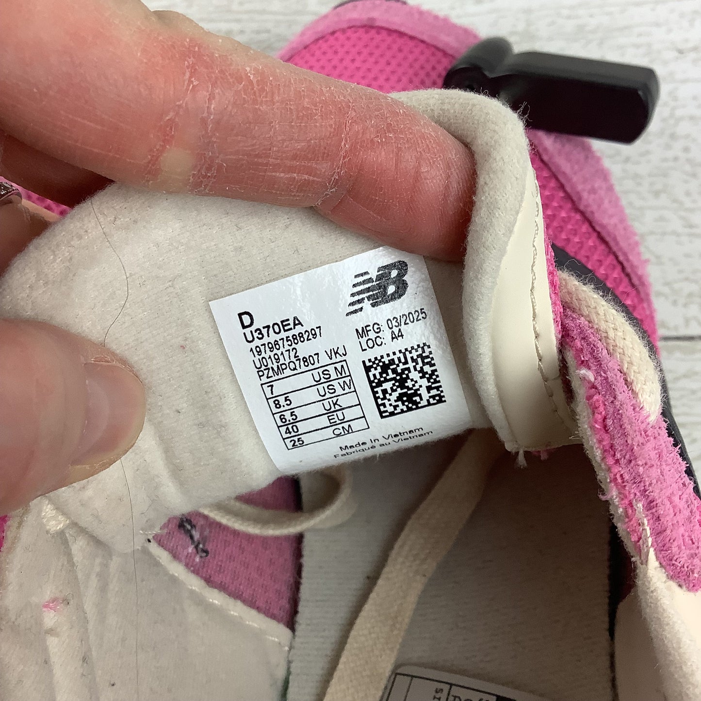 Shoes Sneakers By New Balance In Green & Pink, Size: 8.5