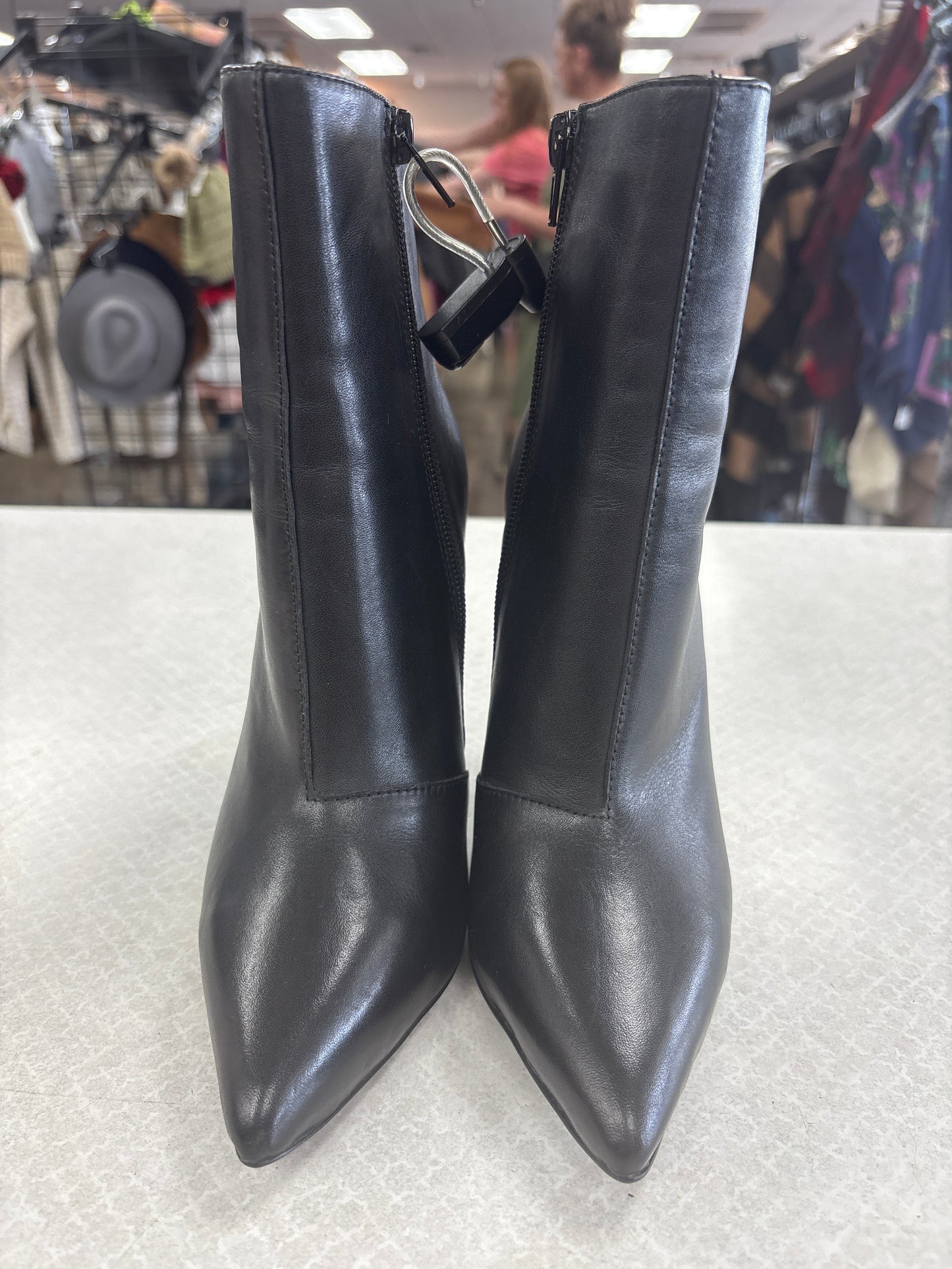 BOOTS ANKLE HEELS by CLOTHES MENTOR In BLACK, Size: 6