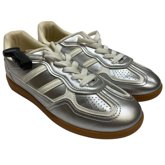 Shoes Sneakers By Fashion Nova In Silver, Size:6.5