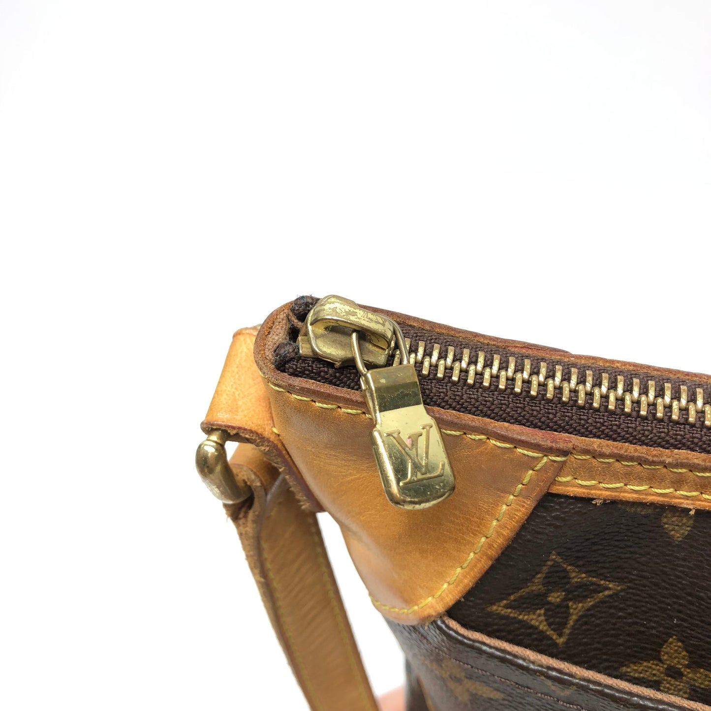 Crossbody Luxury Designer By Louis Vuitton, Size: Medium