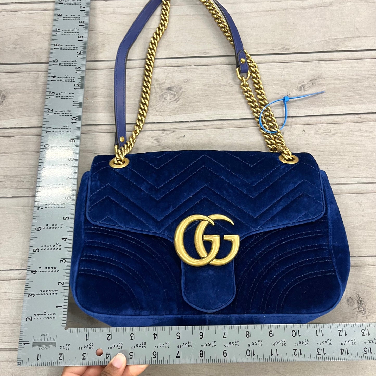 Handbag Luxury Designer By Gucci, Size: Medium