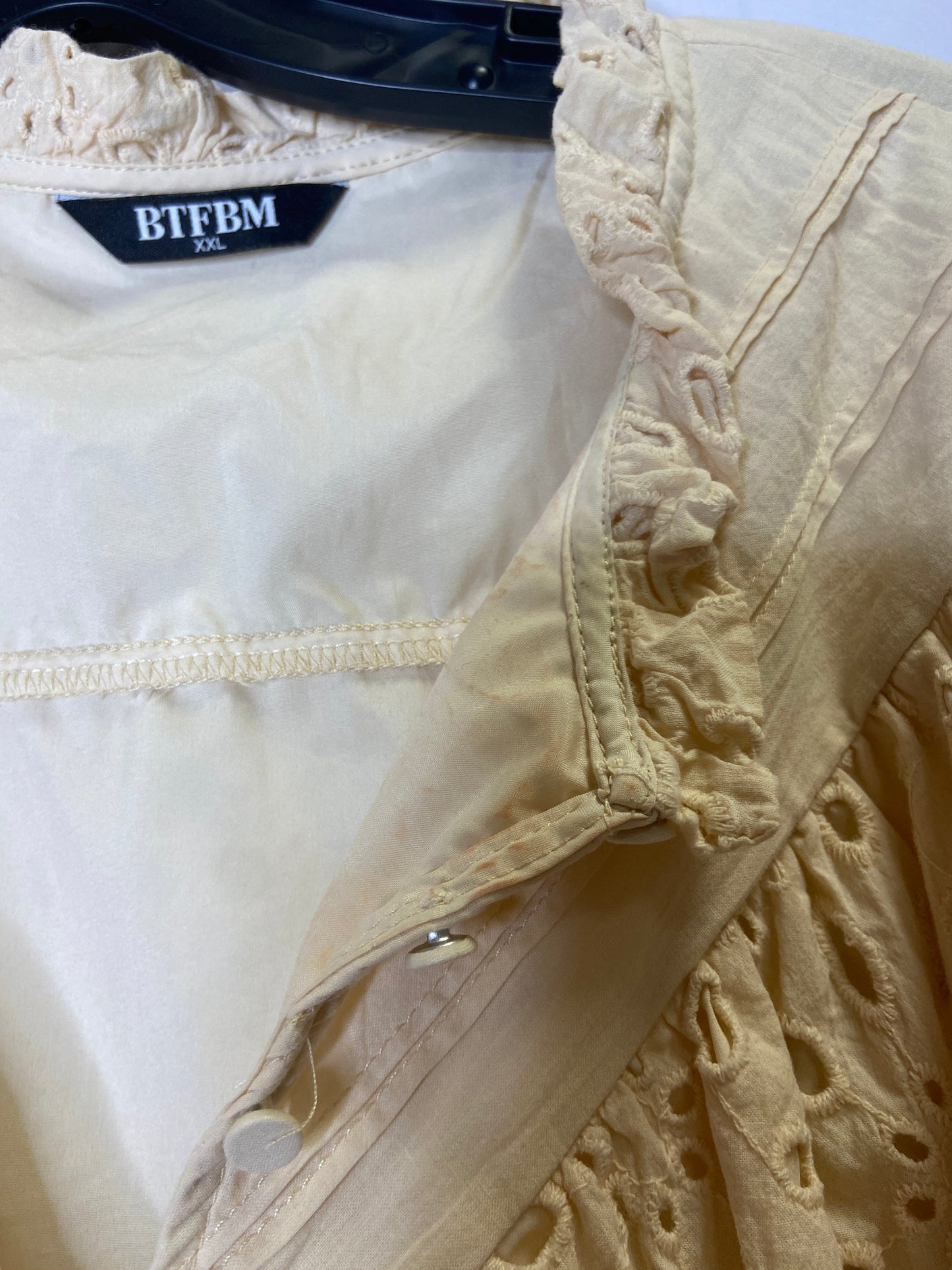 Top Short Sleeve By Btfbm In Cream, Size: Xxl