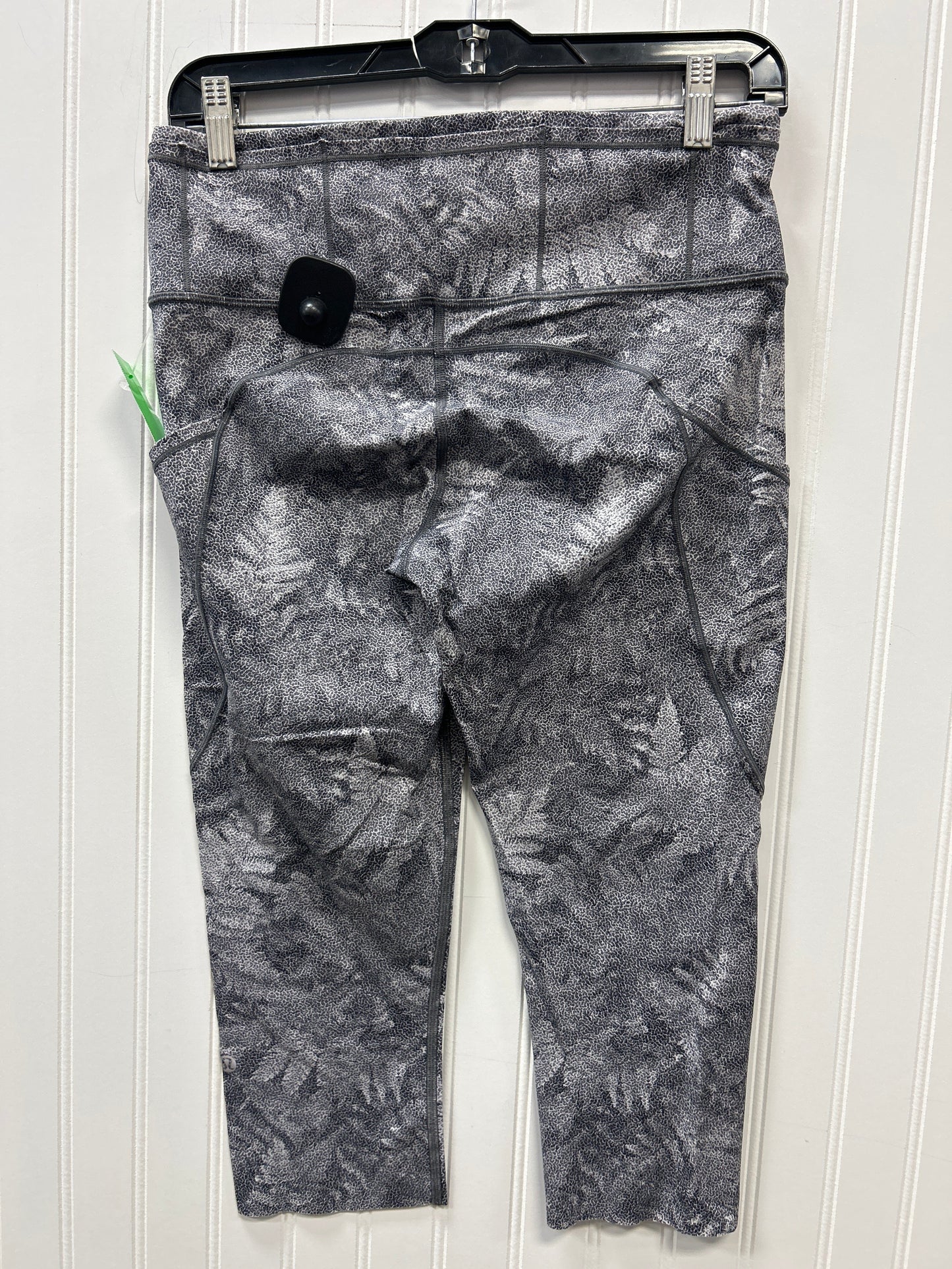 Athletic Leggings Capris By Lululemon In Grey, Size:10