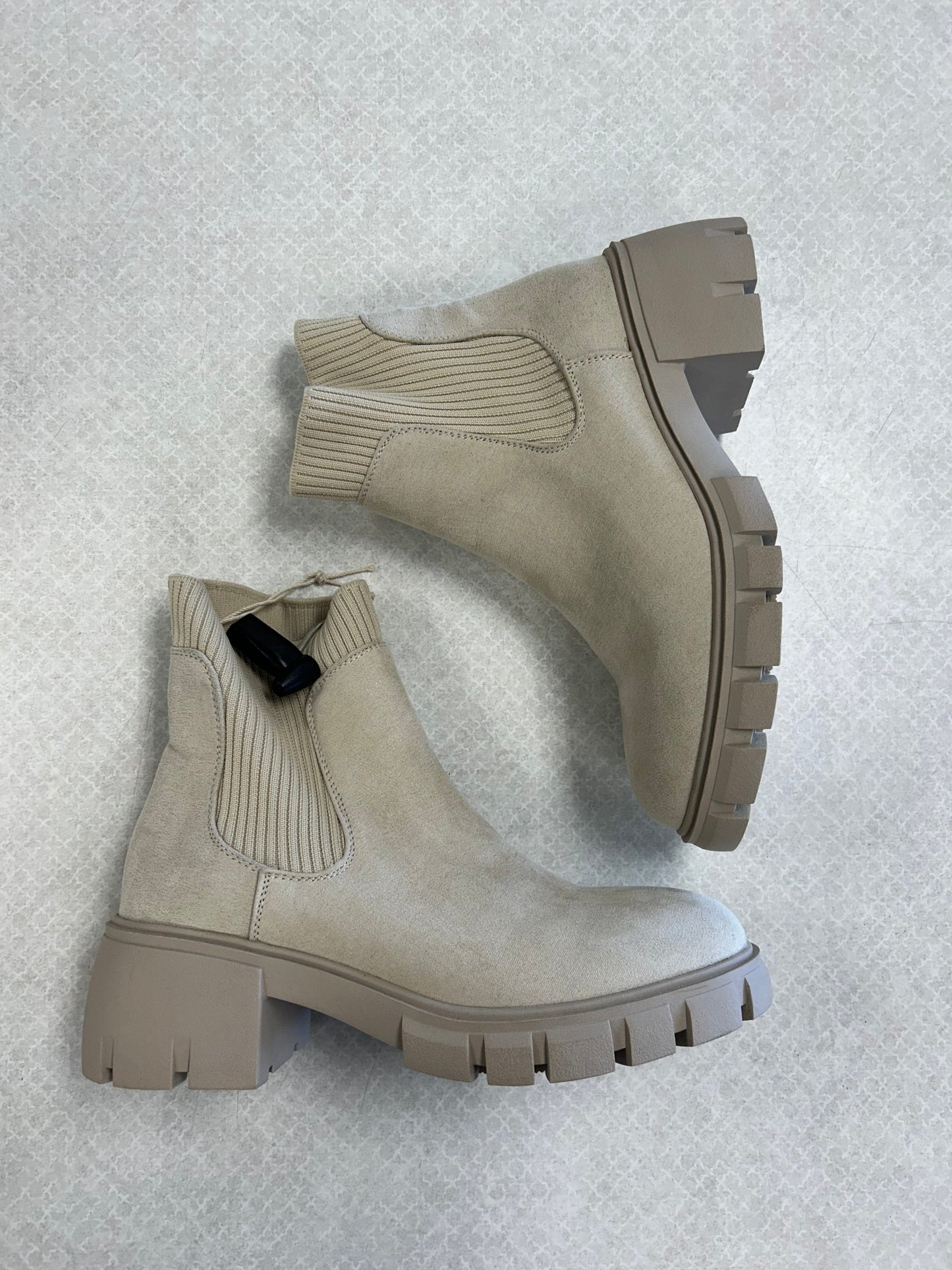 BOOTS ANKLE HEELS by CLOTHES MENTOR In TAN, Size: 8.5