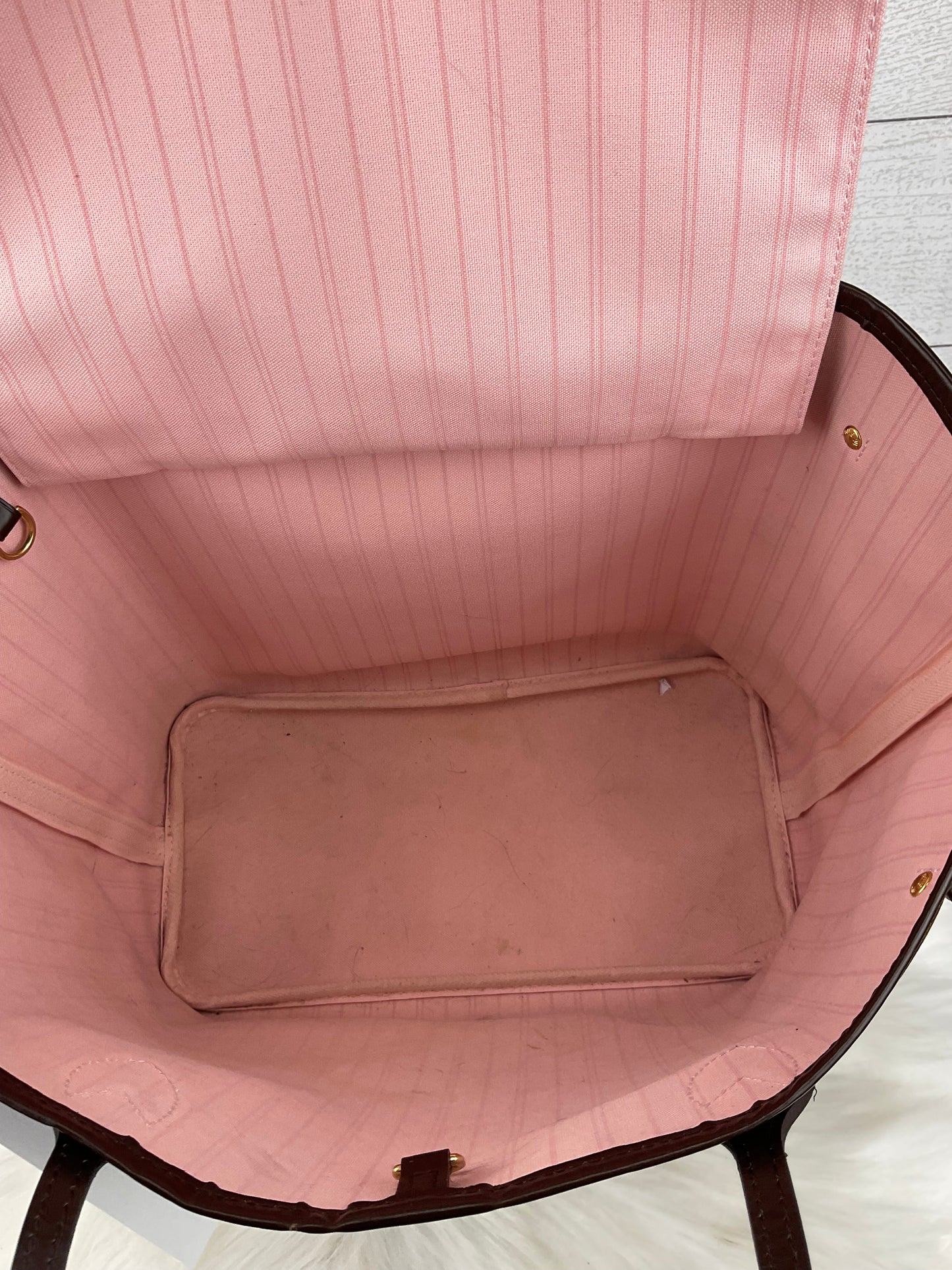 Handbag Luxury Designer By Louis Vuitton, Size: Medium