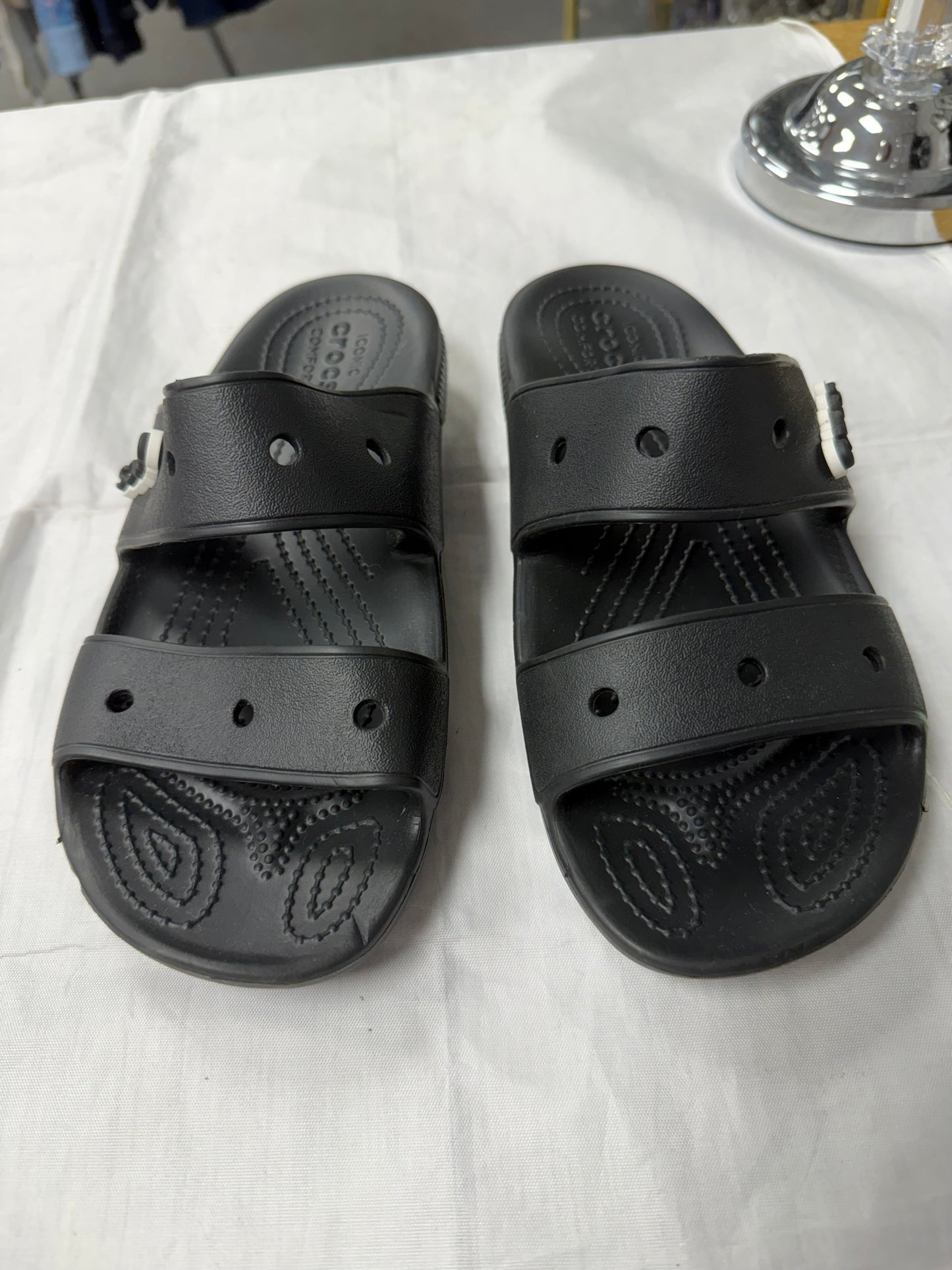 Sandals Flats By Crocs In Black, Size:7