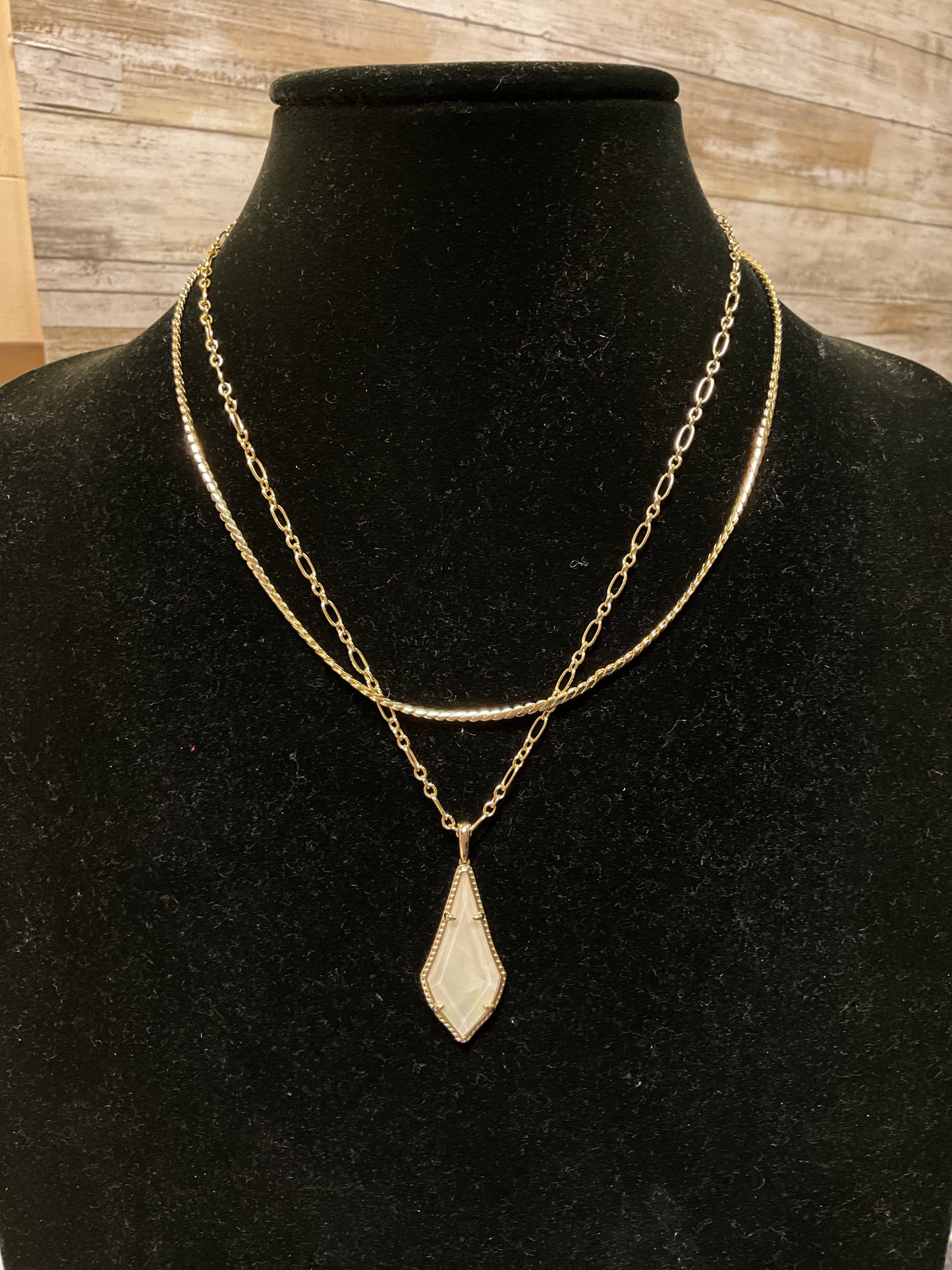 Necklace Pendant By Kendra Scott In Gold