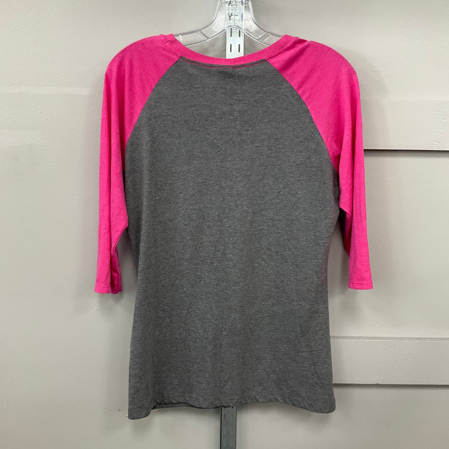 TOP 3/4 SLEEVE BASIC by CLOTHES MENTOR In GREY & PINK, Size: M
