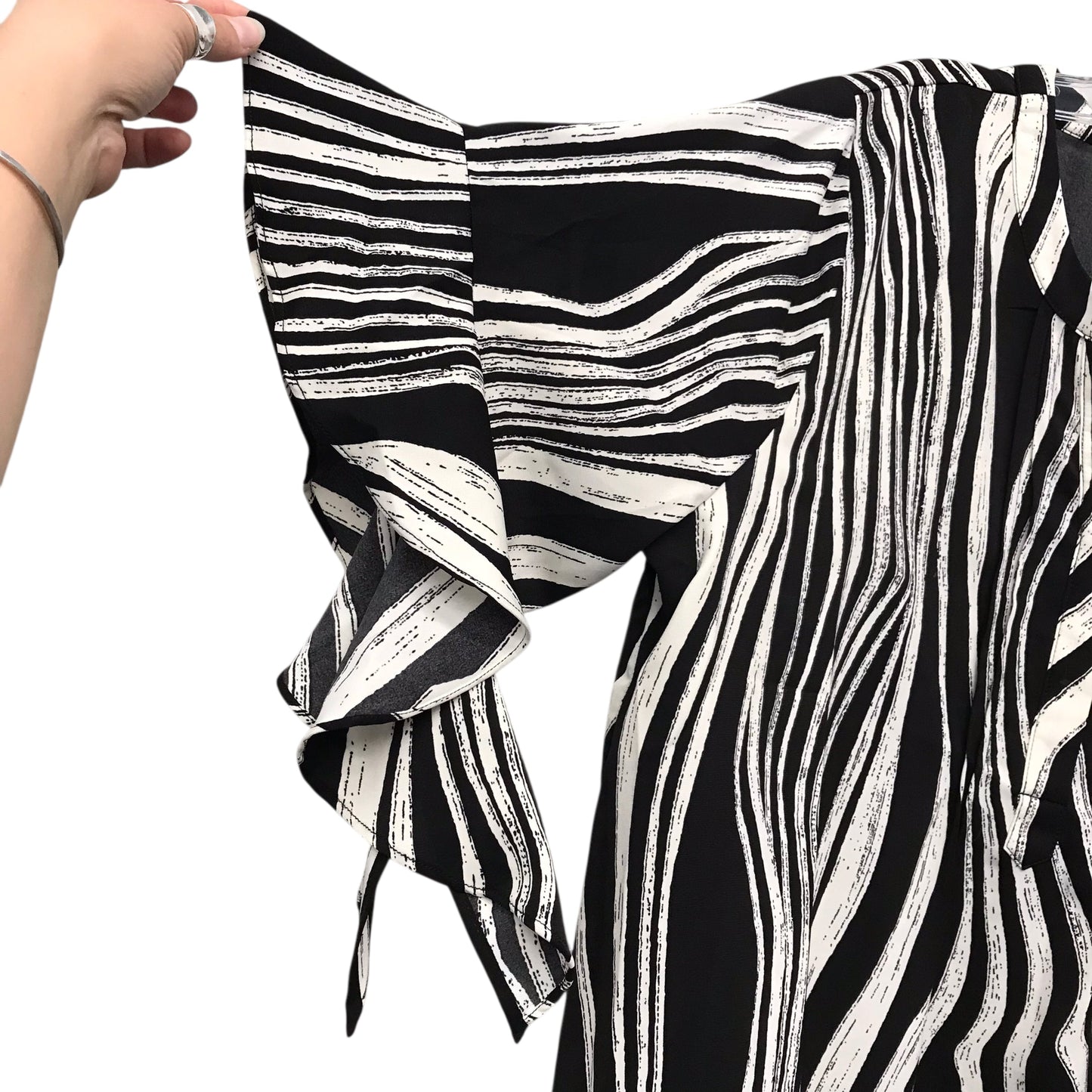 Top 3/4 Sleeve By Doe & Rae In Black & White, Size:3X