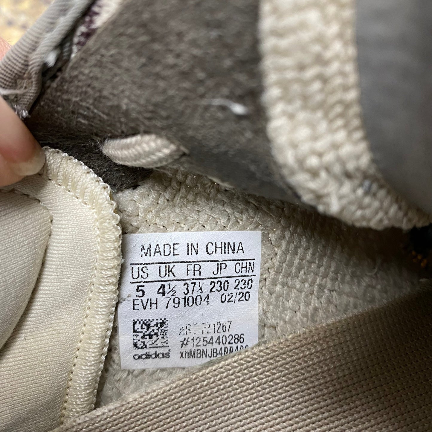 Shoes Luxury Designer By Yeezy In Multi, Size: 6.5 (SIZE 5 : MALE)