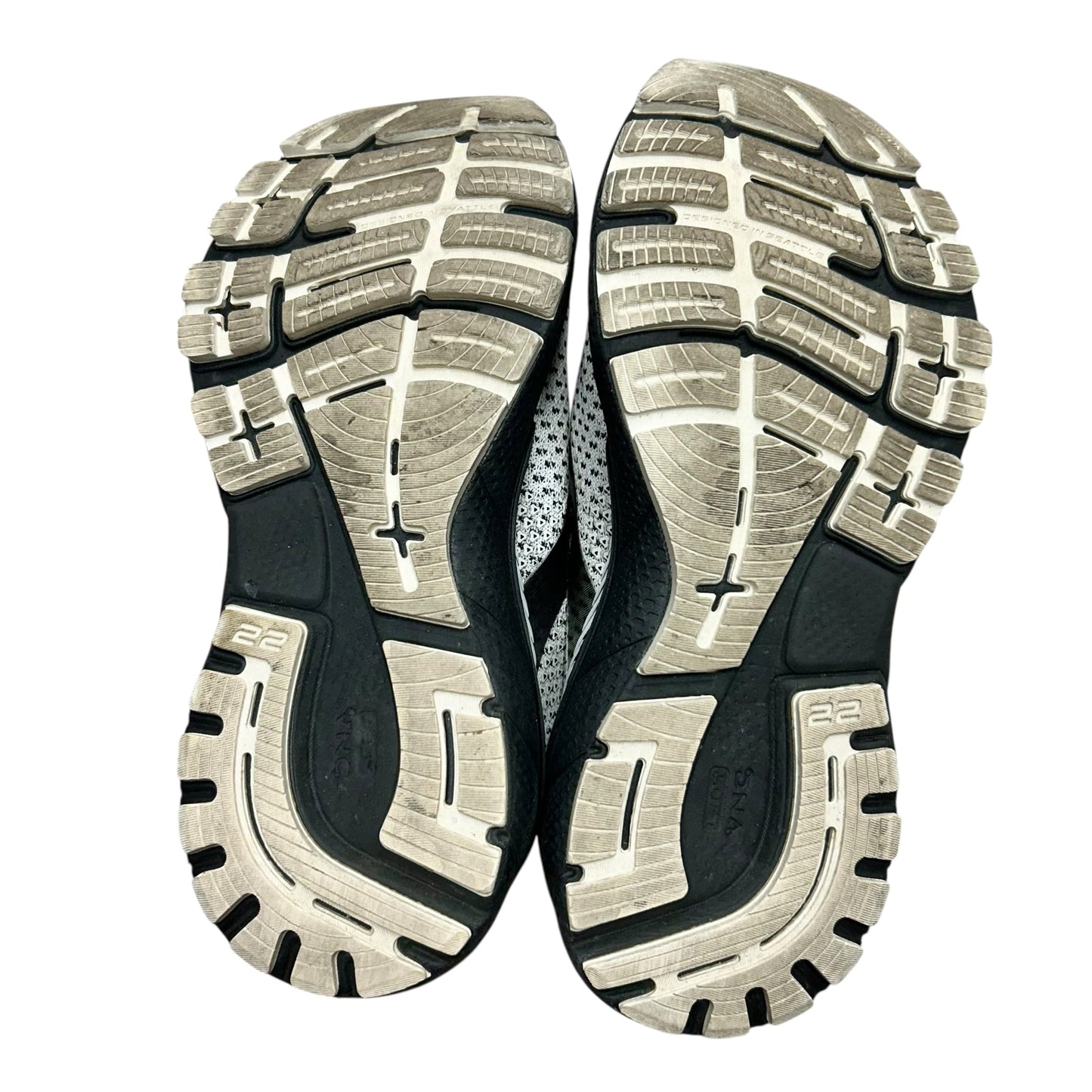 SHOES ATHLETIC by BROOKS In BLACK & WHITE, Size: 6.5