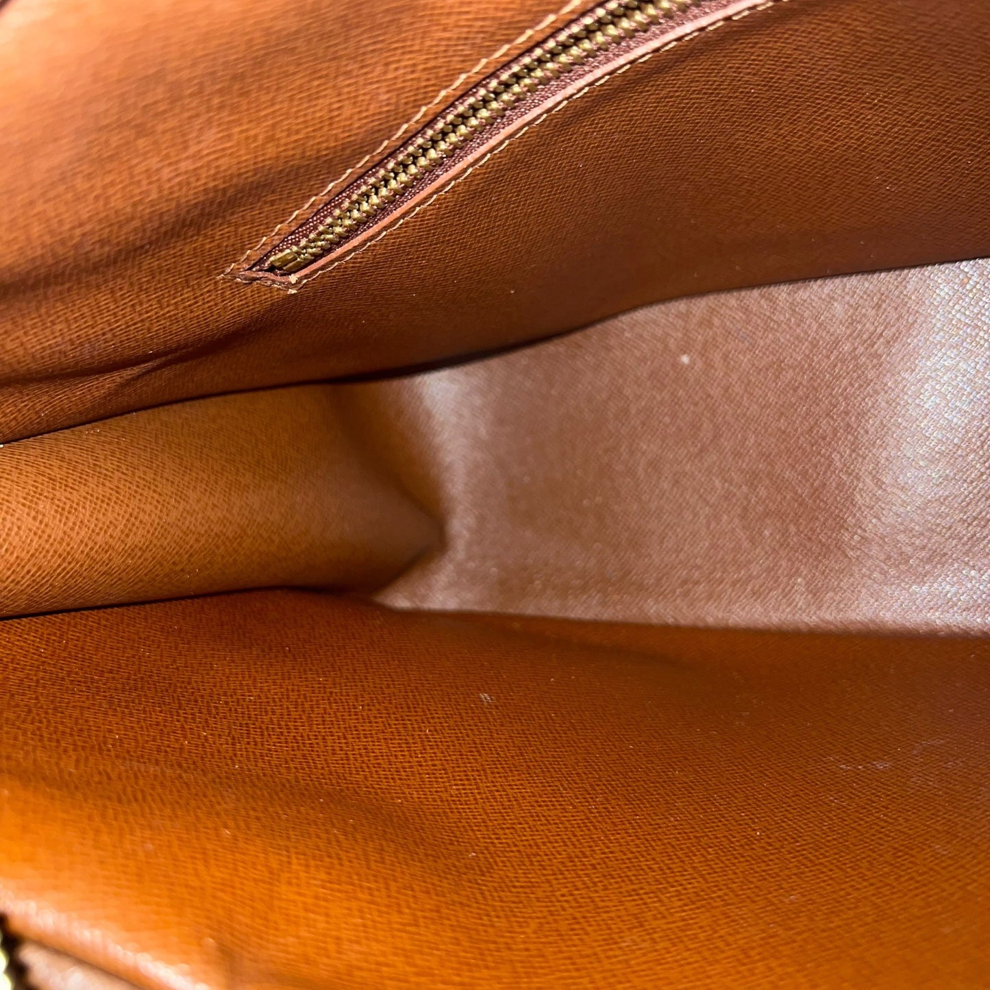 Handbag Luxury Designer By Louis Vuitton, Size: Medium