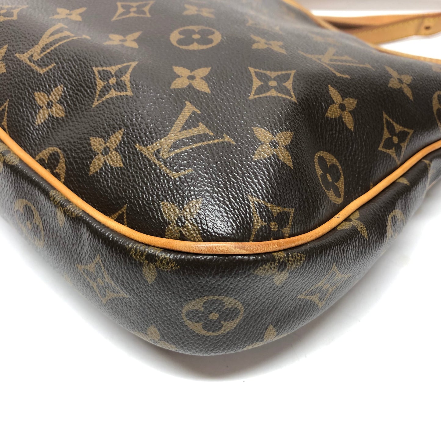 Crossbody Luxury Designer By Louis Vuitton, Size: Medium