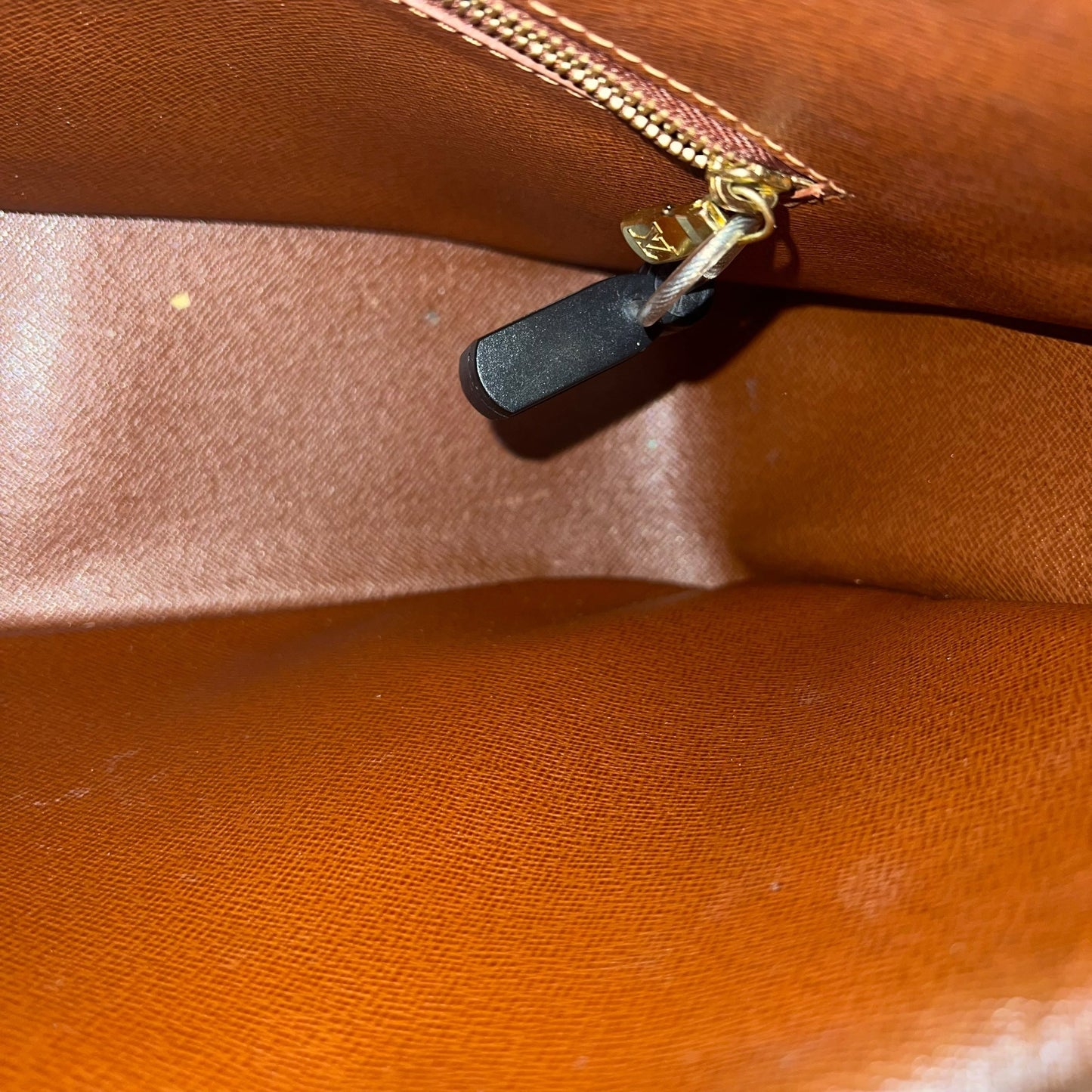 Handbag Luxury Designer By Louis Vuitton, Size: Medium