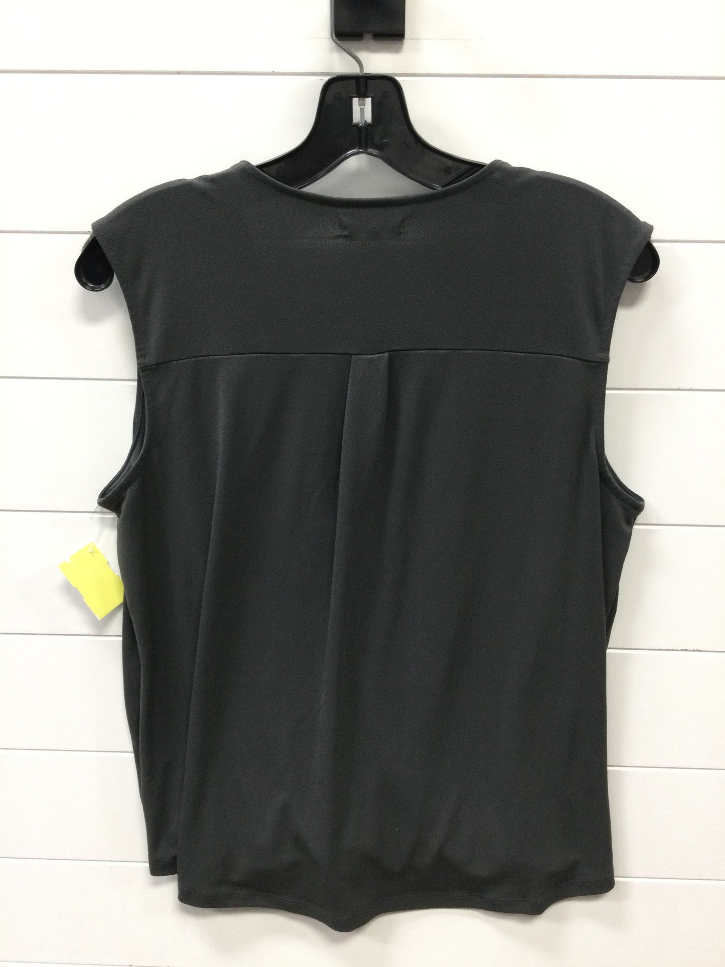 Top Sleeveless By Maurices In Grey, Size:L