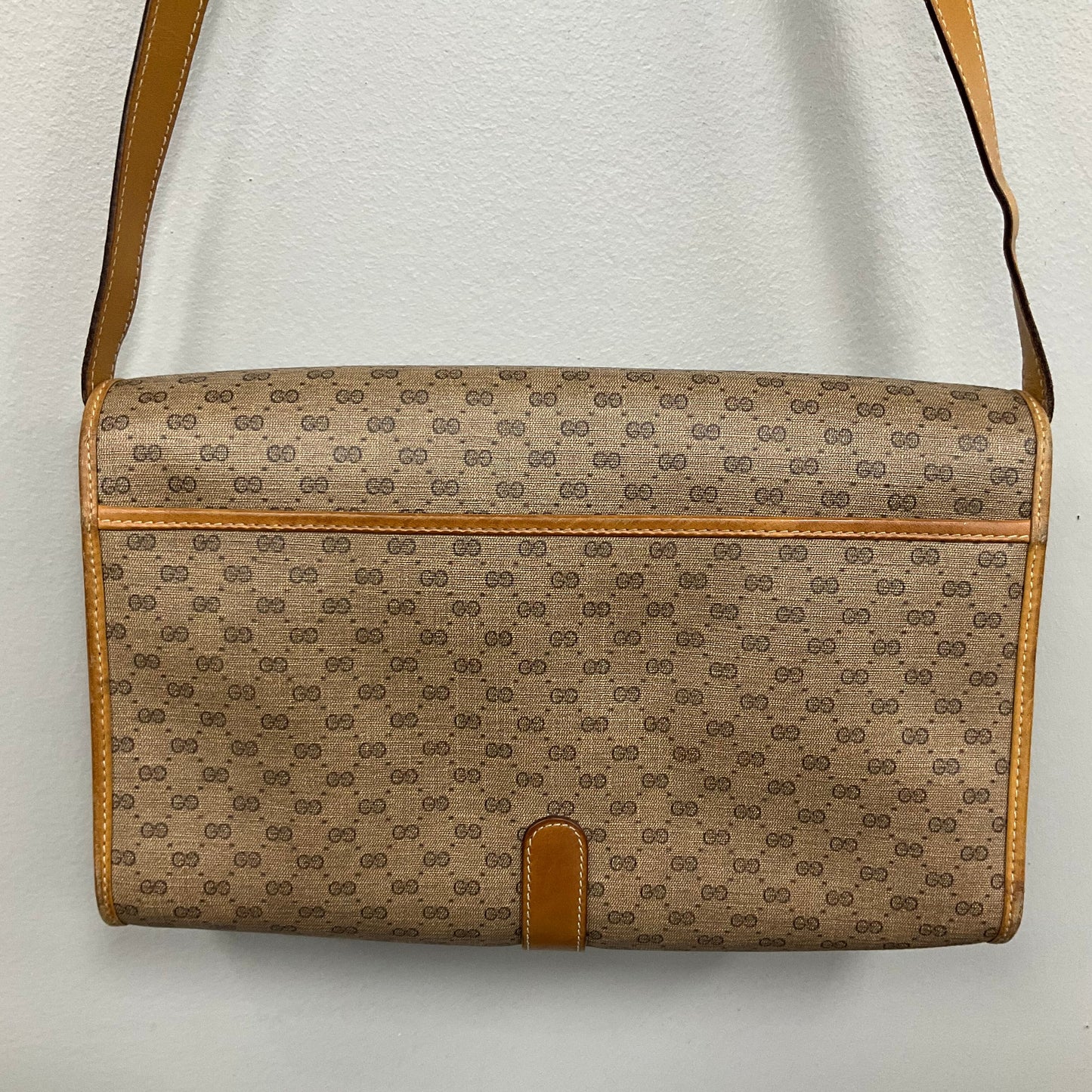 Crossbody Luxury Designer By Gucci, Size: Small