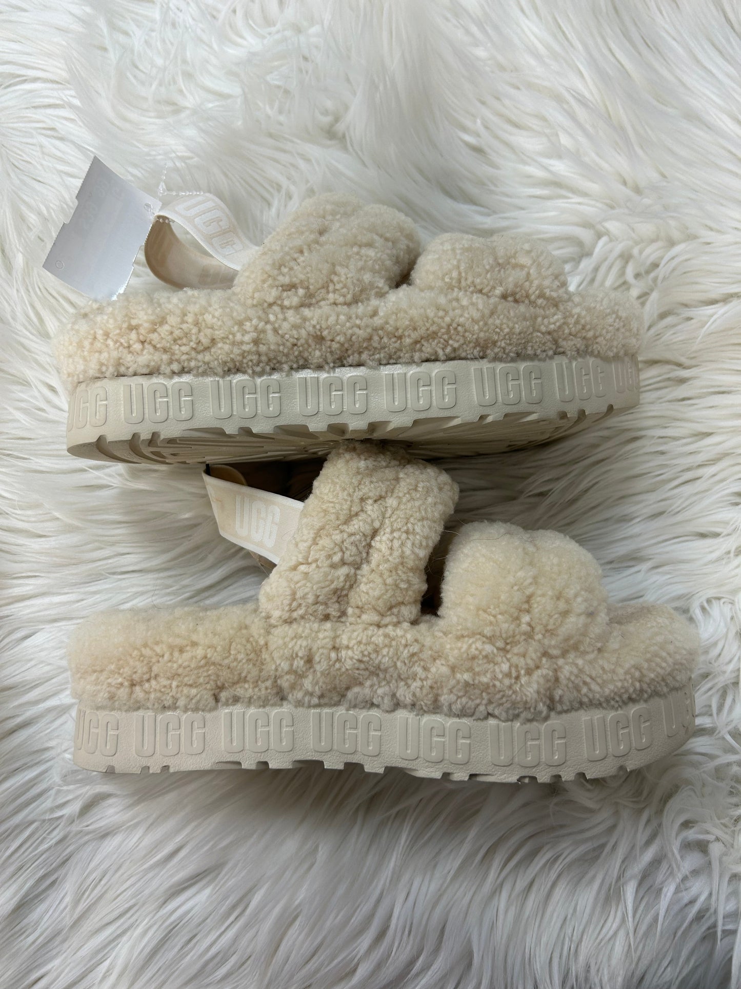Sandals Designer By Ugg In Cream, Size:8