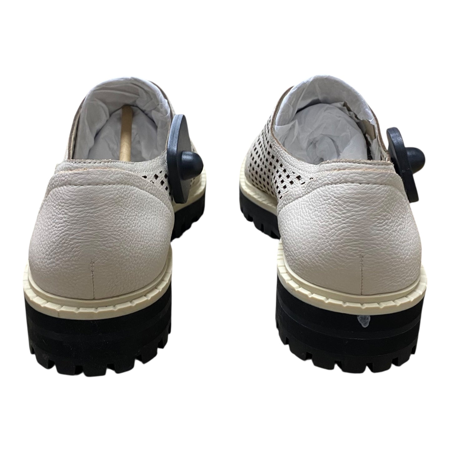 Shoes Flats By Vince Camuto In Beige, Size:11