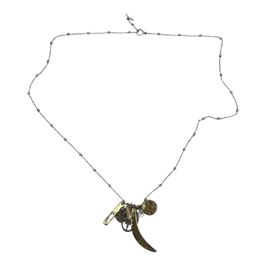 Necklace Charm By Clothes Mentor In Gold & Silver