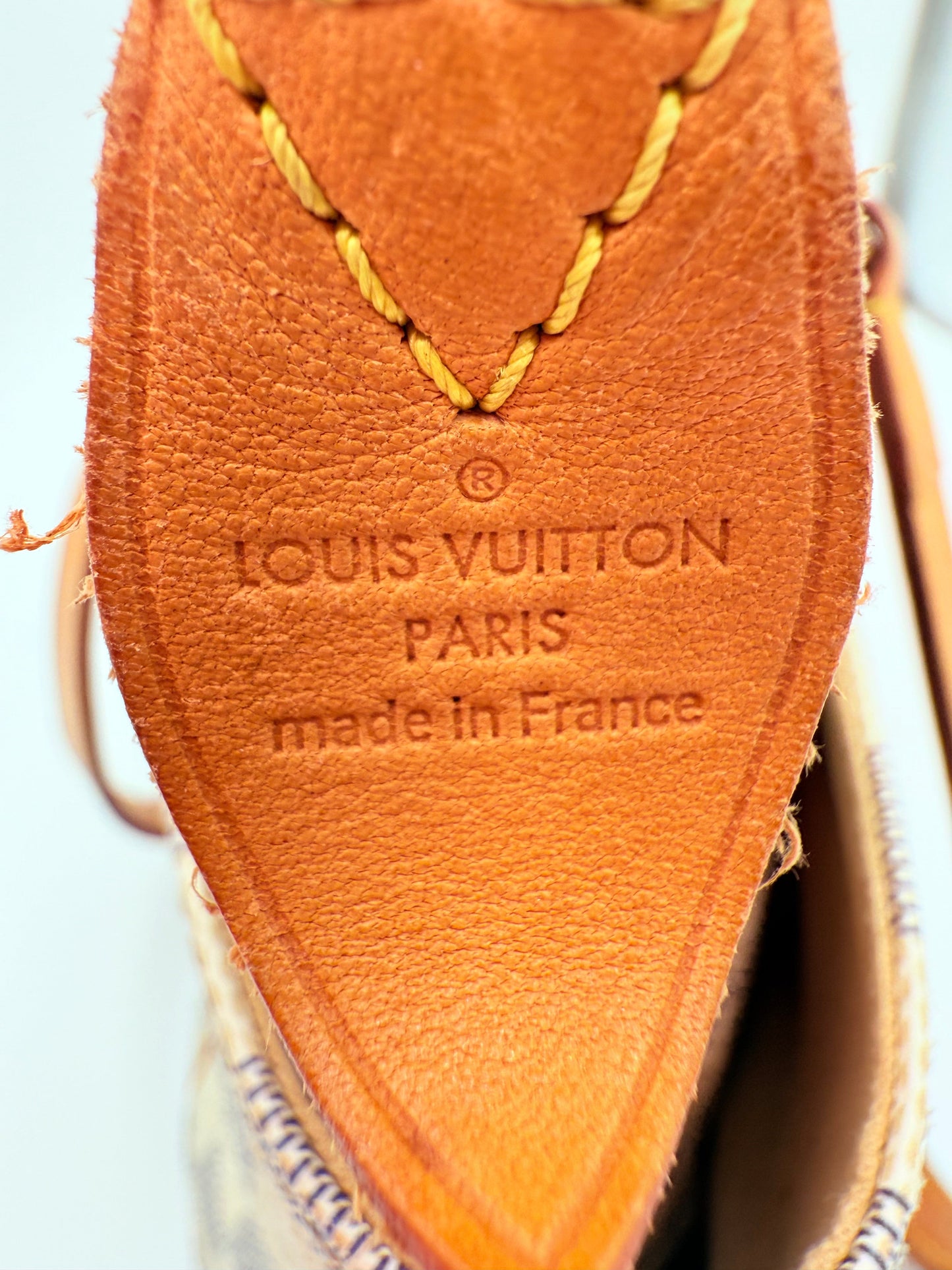 Handbag Luxury Designer By Louis Vuitton In Cream, Size:Medium