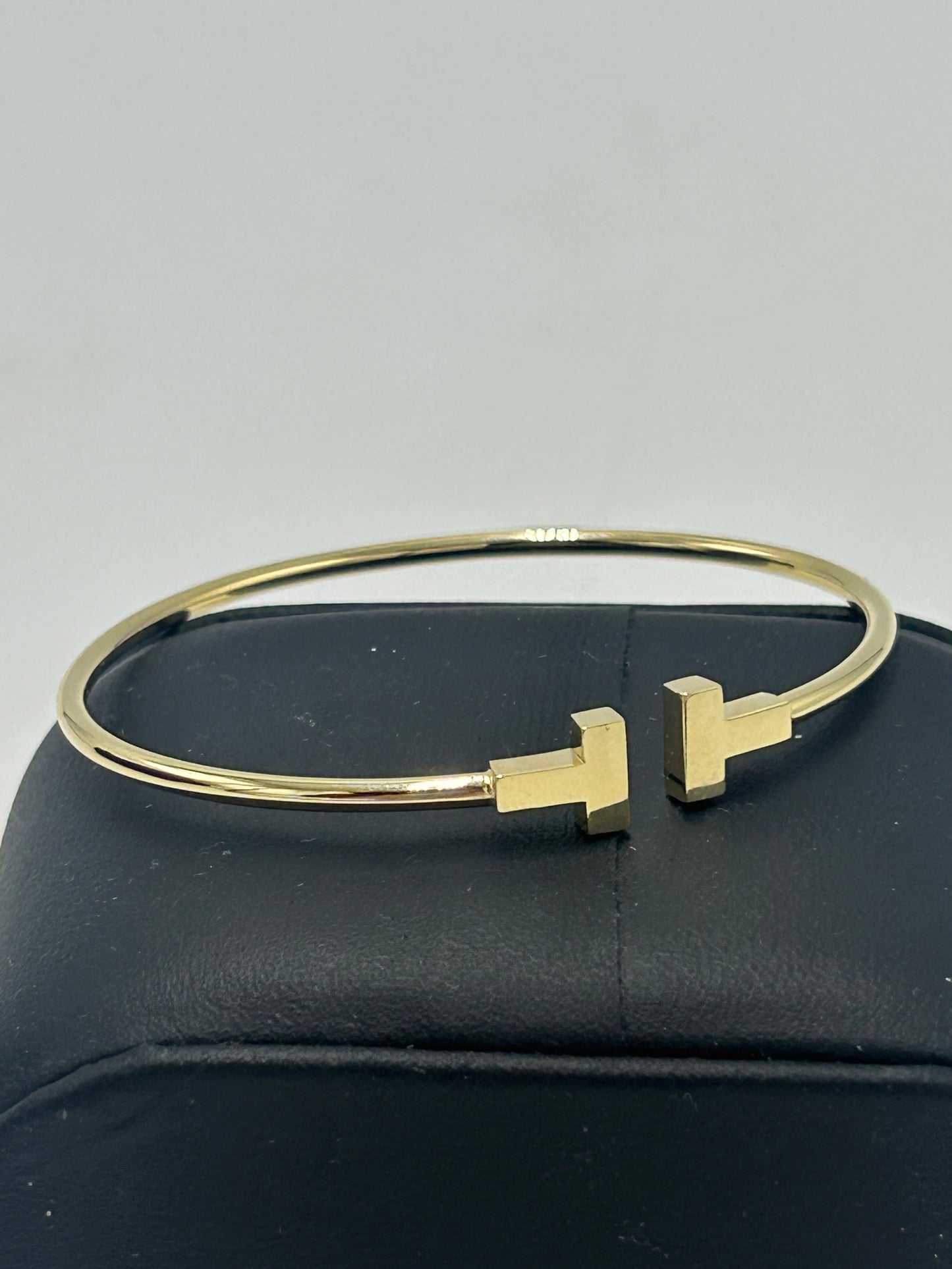Tiffany & Company 18K T Wire Designer Luxury Bracelet