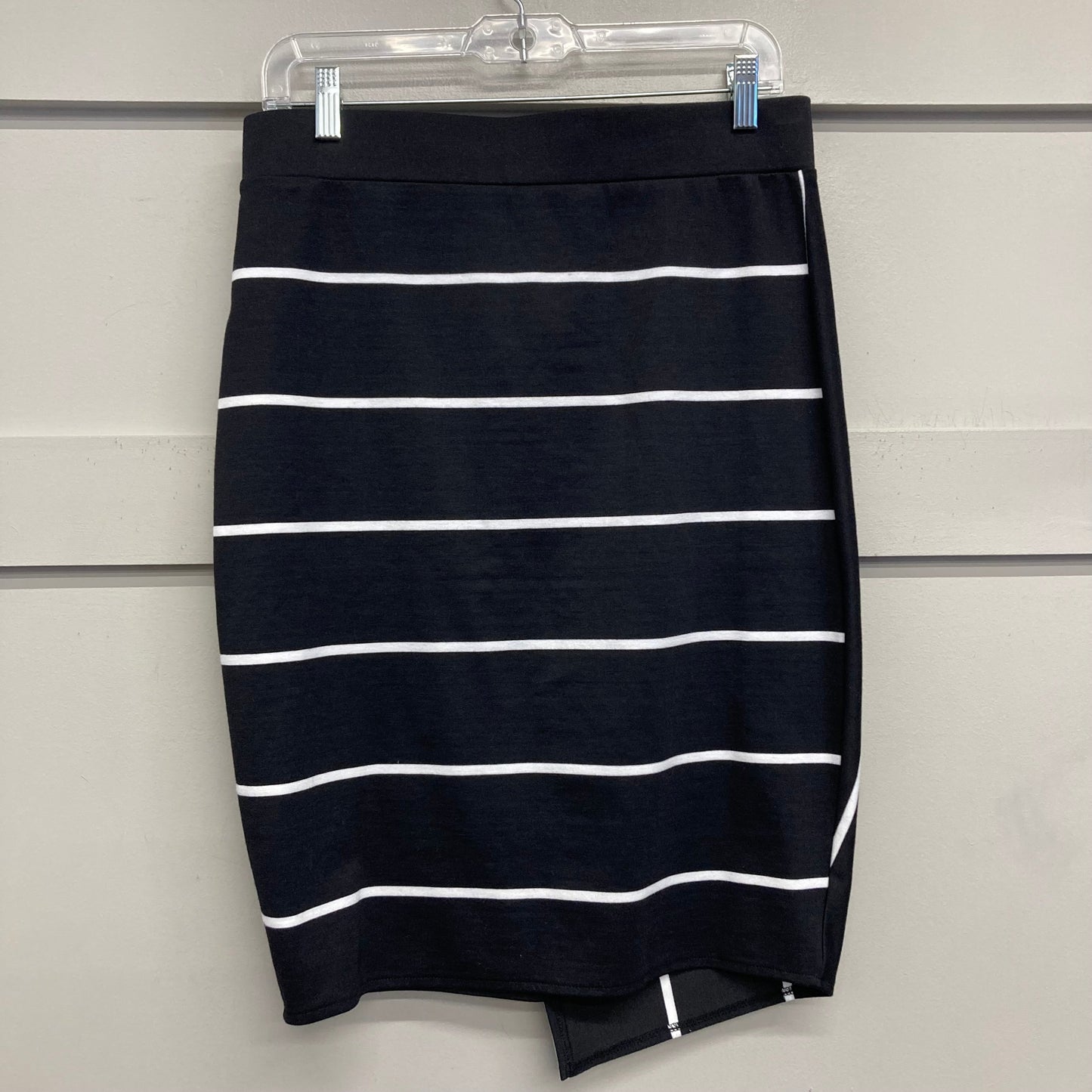 Skirt Mini & Short By Belle + Sky In Black & White, Size:8