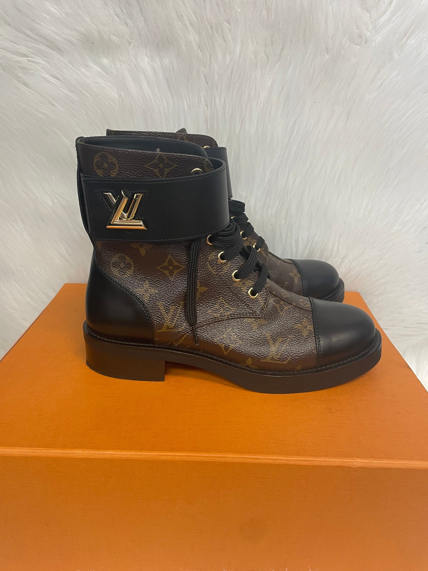 BOOTS LUXURY DESIGNER by LOUIS VUITTON In BLACK & BROWN, Size: 7.5